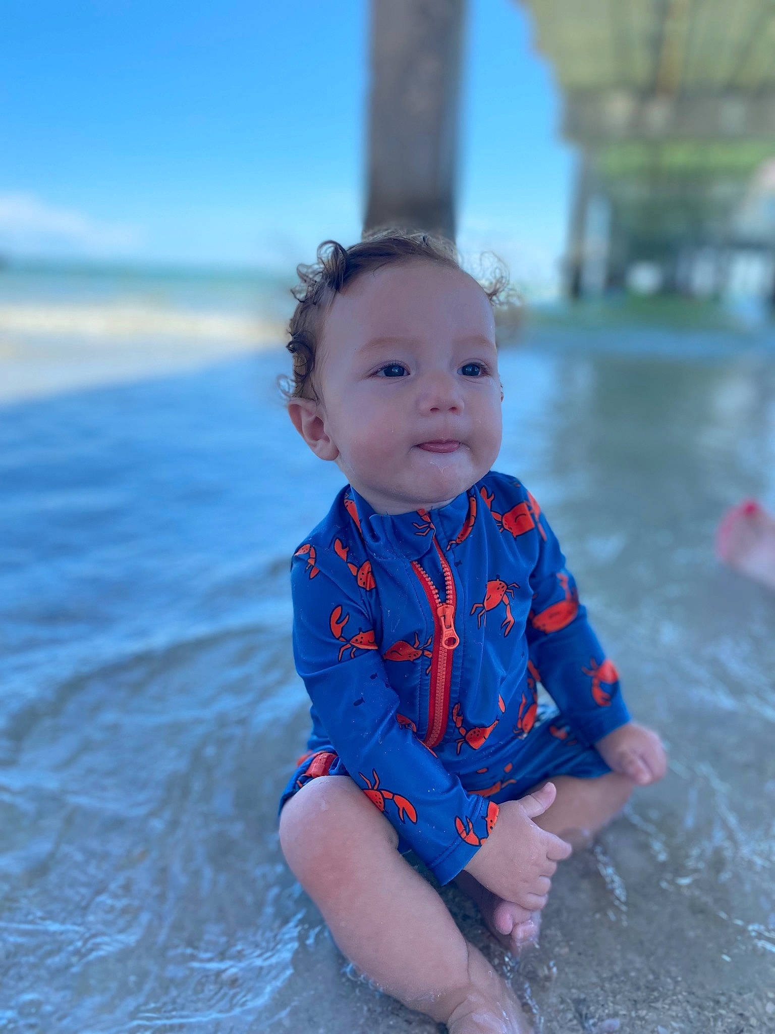 Thiago is registered to the contest to win money with this photo: azure, baby, baby_toddler_clothing, child, electric_blue, flash_photography, fun, happy, human_body, leisure, ocean, pattern, people_in_nature, person, sitting, skin, sky, sleeve, toddler, travel