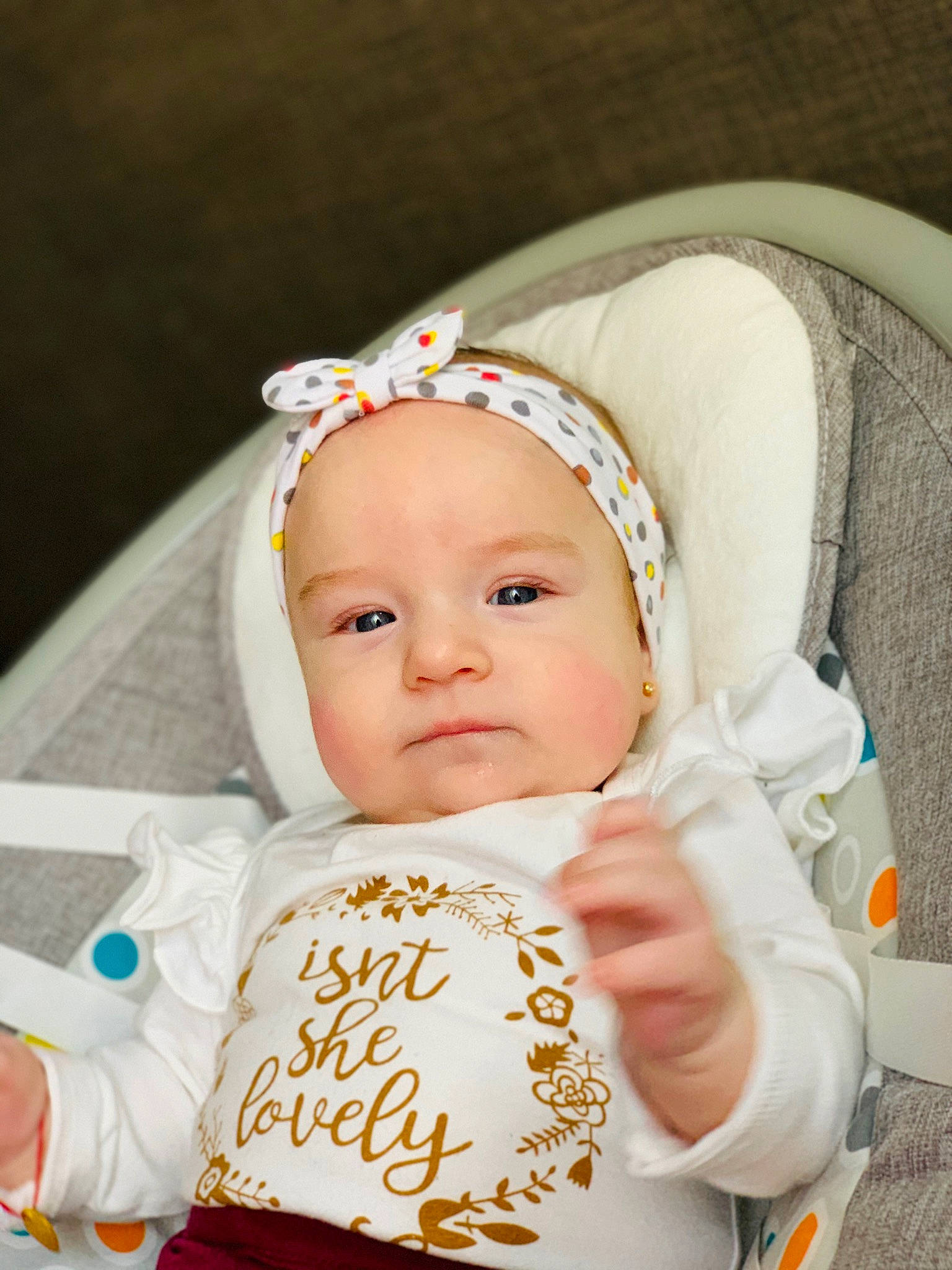 Amira a rejoint le concours — aidez-le/la à gagner de superbes lots ! baby, baby_products, baby_sleeping, baby_toddler_clothing, beanie, cap, cheek, child, comfort, fashion_accessory, happy, hat, headwear, iris, knit_cap, peach, person, sitting, skin, sleeve