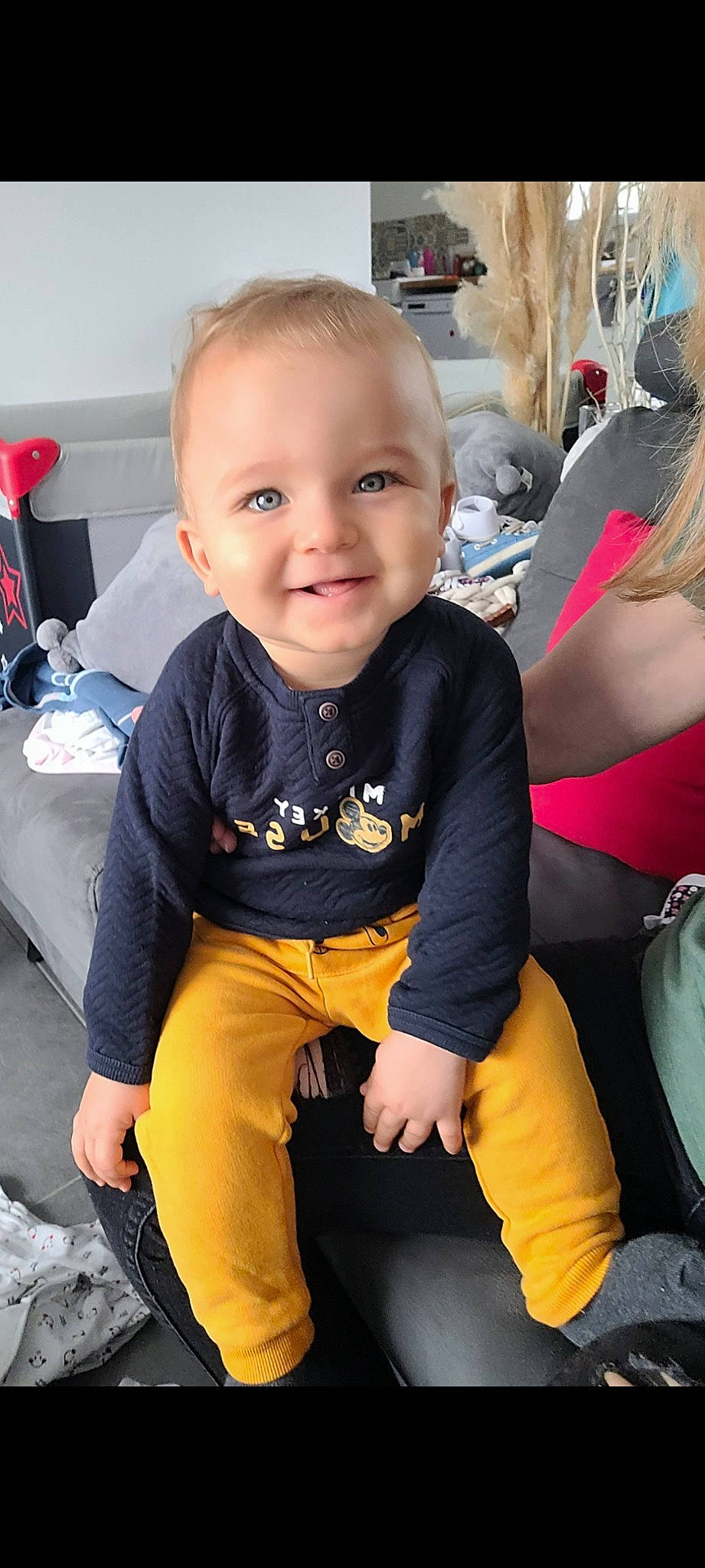 Maël participe au concours pour gagner de l'argent avec cette photo : baby, baby_toddler_clothing, chair, cheek, child, event, fun, hair, happy, joy, lap, person, sitting, skin, sleeve, smile, t_shirt, toddler, vacation