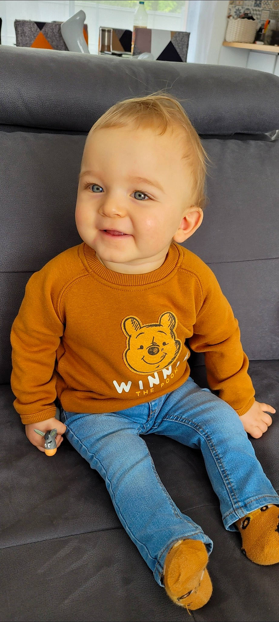 Maël a rejoint le concours — aidez-le/la à gagner de superbes lots ! baby, baby_toddler_clothing, cheek, child, chin, clothing, face, hairstyle, happy, head, human_body, iris, jeans, joy, neck, organ, person, skin, sleeve, smile