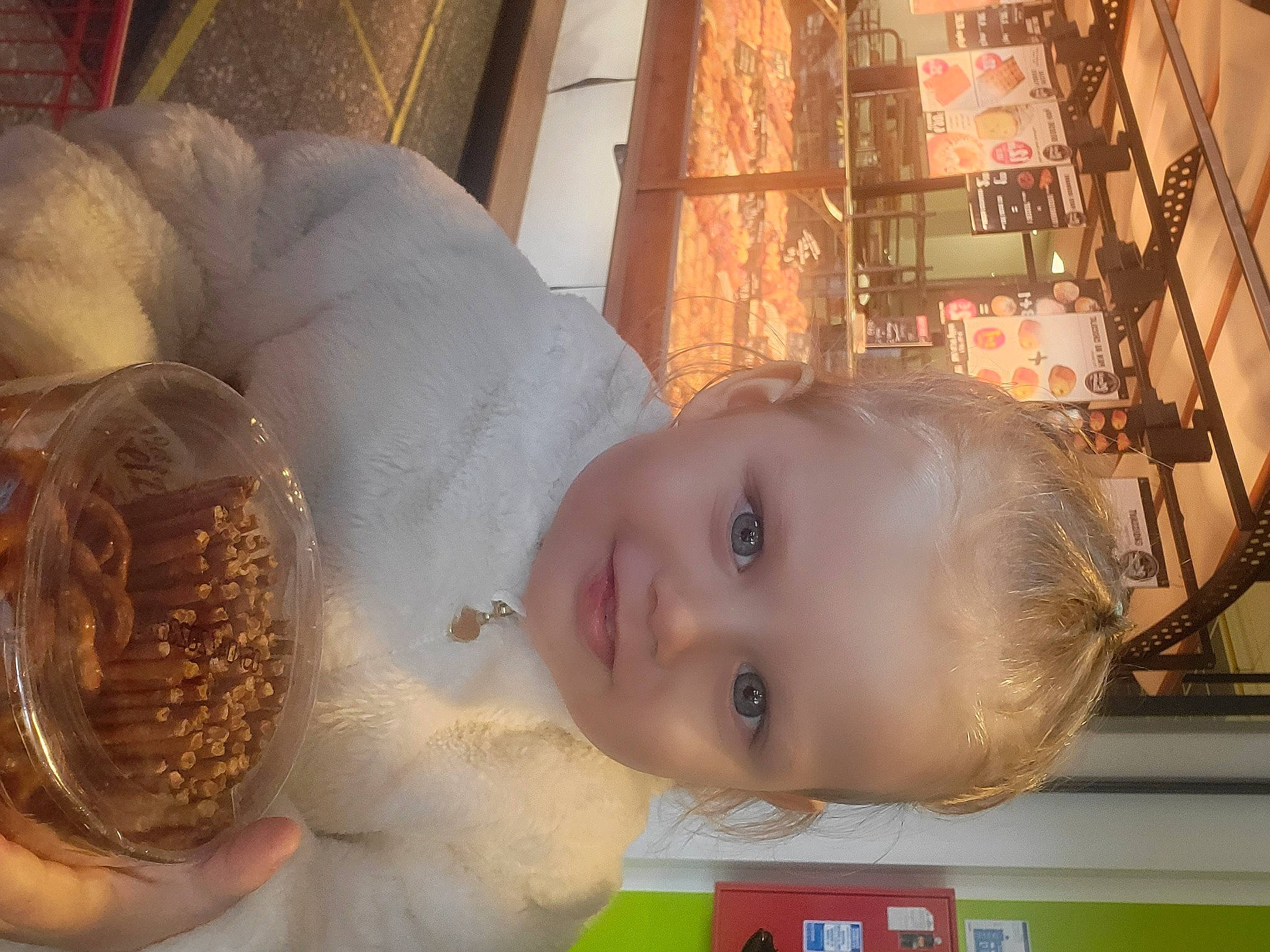 Selena a rejoint le concours — aidez-le/la à gagner de superbes lots ! baby, baby_toddler_clothing, cheek, child, comfort_food, eye, food, fun, happy, head, iris, joy, nose, person, smile, toddler, wood