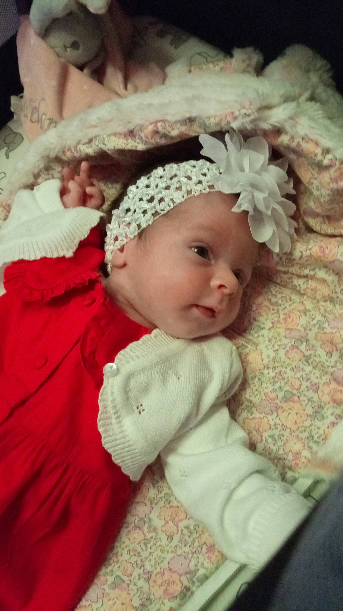 Maélane a rejoint le concours — aidez-le/la à gagner de superbes lots ! baby, baby_sleeping, baby_toddler_clothing, cap, cheek, child, comfort, fashion_accessory, fur, hair_accessory, happy, headband, headgear, headwear, iris, person, pink, skin, sleeve, smile