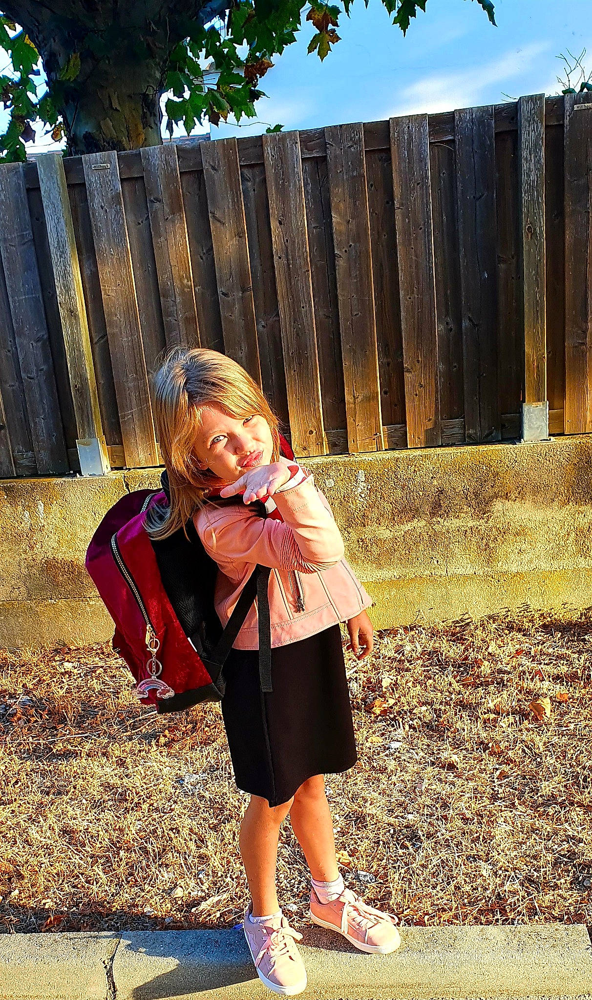 Délicia a rejoint le concours — aidez-le/la à gagner de superbes lots ! child, fawn, fun, grass, person, shorts, spring, summer, toddler, tree, vacation