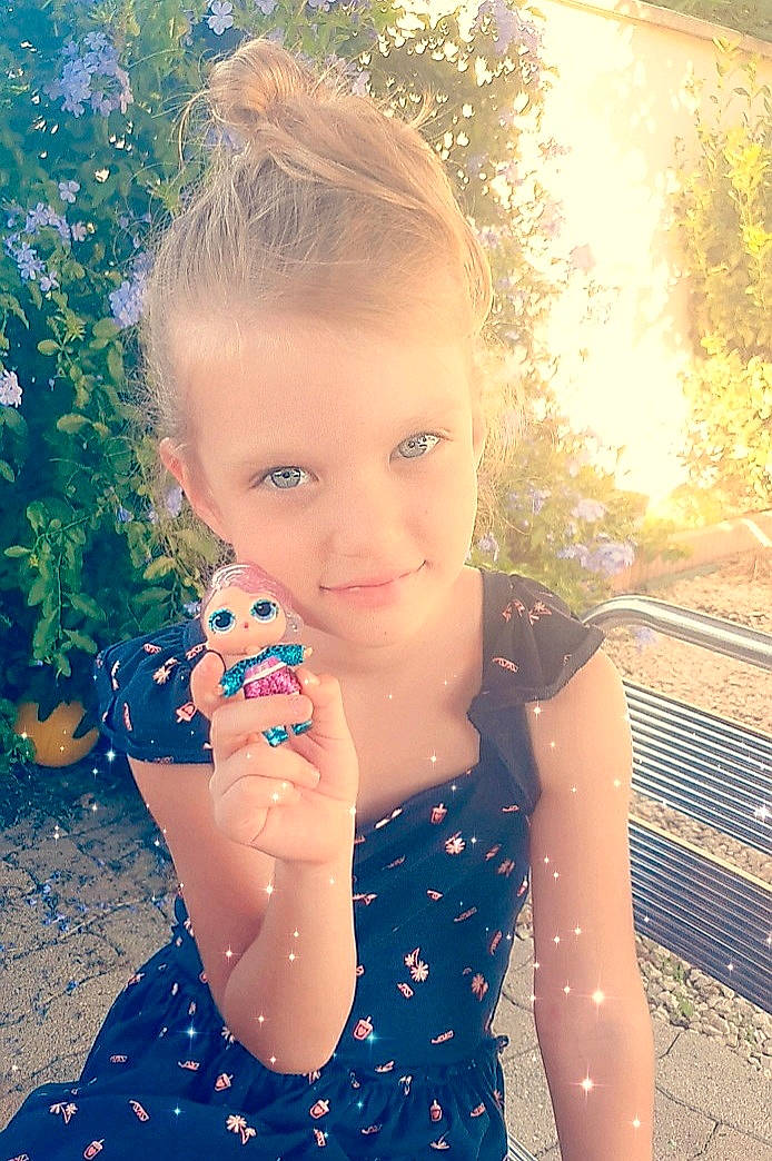 Délicia a rejoint le concours — aidez-le/la à gagner de superbes lots ! blond, child, finger, fun, happy, person, play, summer, sunlight, toddler, water