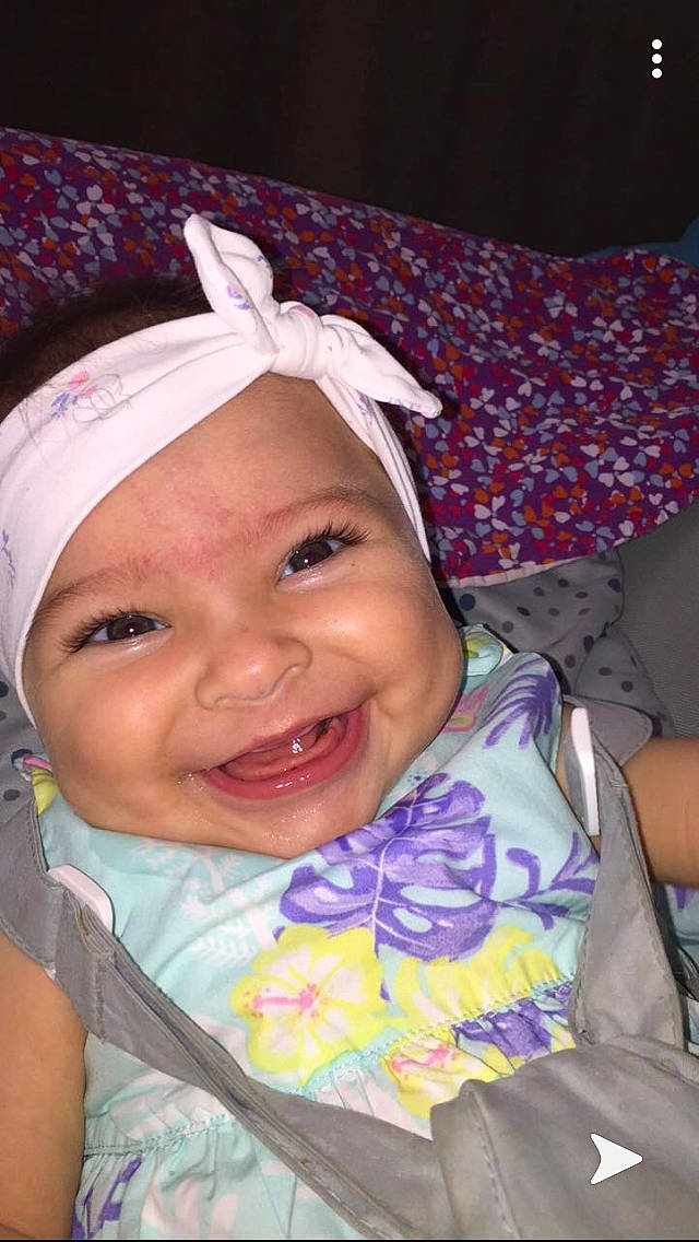 Uuuuu participe au concours pour gagner de l'argent avec cette photo : baby, cheek, child, ear, eye, face, facial_expression, happy, head, headgear, headwear, joy, nose, person, pink, skin, smile, toddler