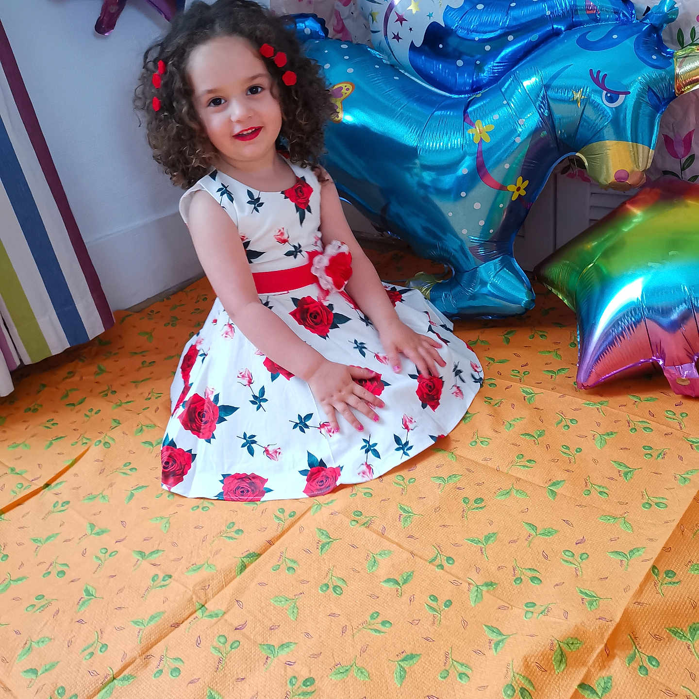 Seraida a rejoint le concours — aidez-le/la à gagner de superbes lots ! child, clothing, couch, cushion, dress, eveningdress, face, fashion, female, formalwear, furniture, girl, gown, head, homedecor, pattern, person, photography, portrait, sitting