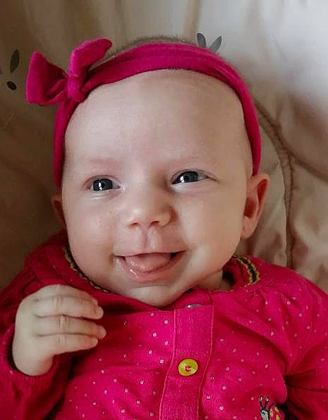 émyléa participe au concours pour gagner de l'argent avec cette photo : cheek, chin, clothing, ear, eye, eyebrow, eyelash, face, facial_expression, forehead, head, headwear, joy, lip, mouth, neck, nose, organ, outerwear, person