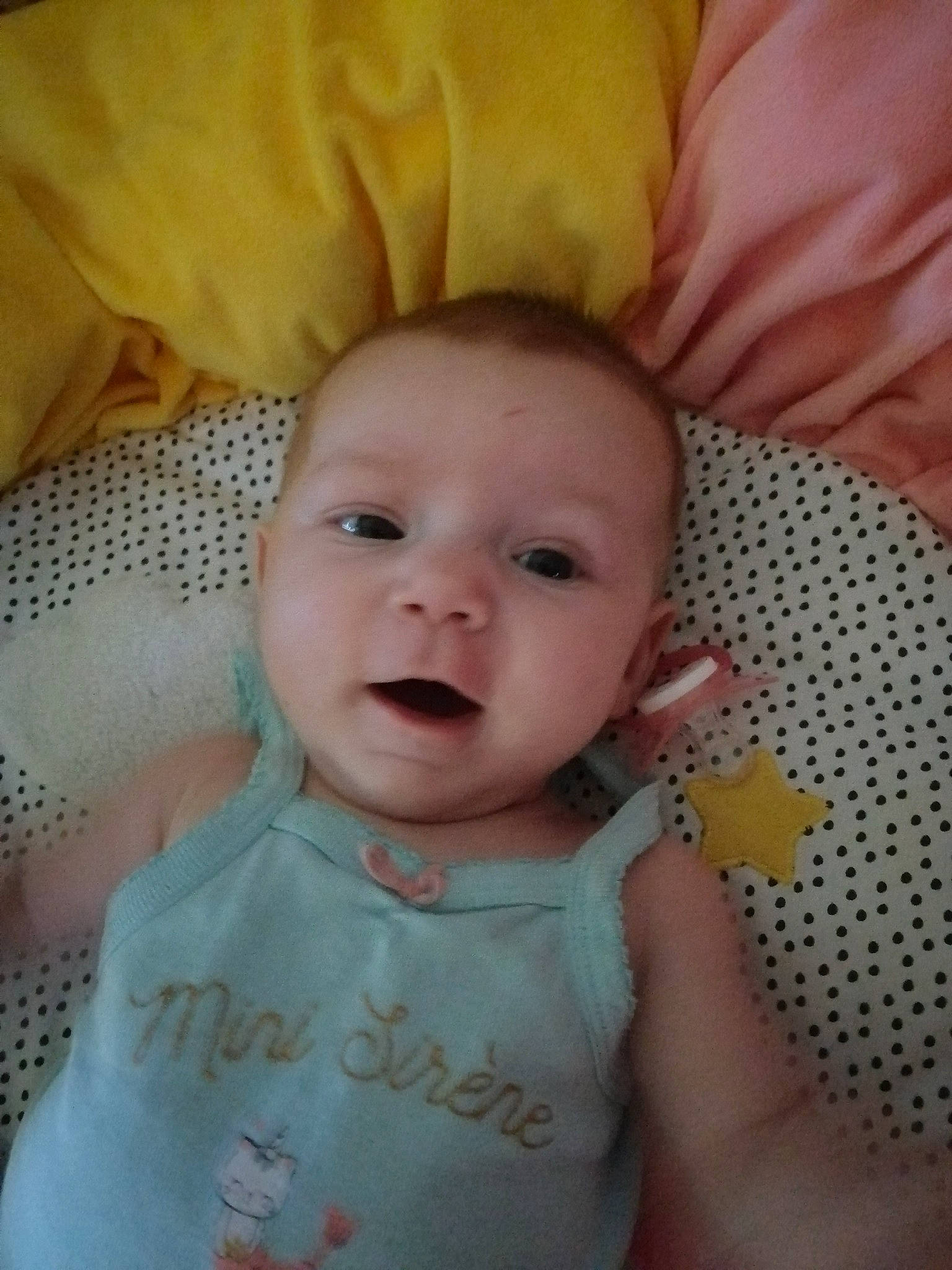 émyléa participe au concours pour gagner de l'argent avec cette photo : baby, baby_toddler_clothing, cheek, chin, dress, eye, eyebrow, face, happy, head, iris, lip, mouth, nose, person, pink, product, skin, sleeve, smile