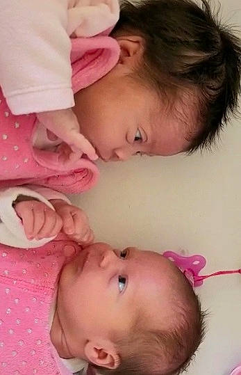 Victoire a rejoint le concours — aidez-le/la à gagner de superbes lots ! baby_toddler_clothing, cheek, chin, ear, eye, eyebrow, eyelash, face, forehead, happy, iris, lip, mouth, muscle, neck, nose, person, photograph, pink, skin