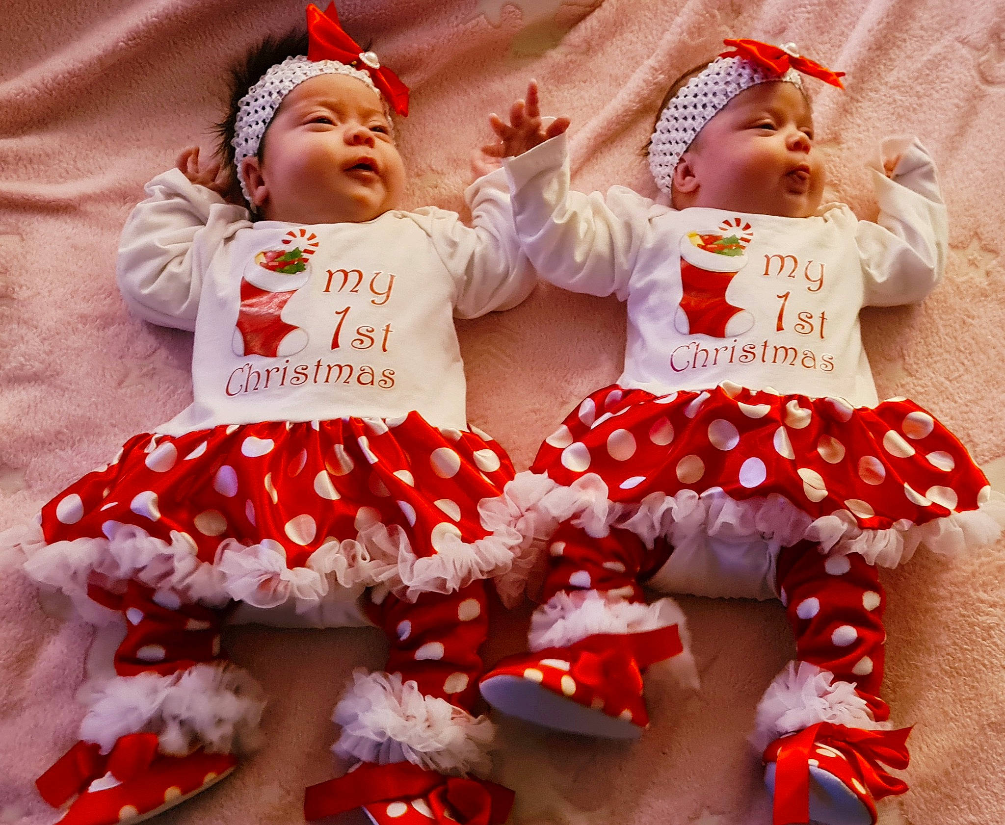 Victoire Et Clémence participe au concours pour gagner de l'argent avec cette photo : baby_sleeping, baby_toddler_clothing, cap, eye, face, finger, hand, happy, headgear, headwear, human_body, leg, mouth, muscle, person, pink, red, sleeve, t_shirt, textile