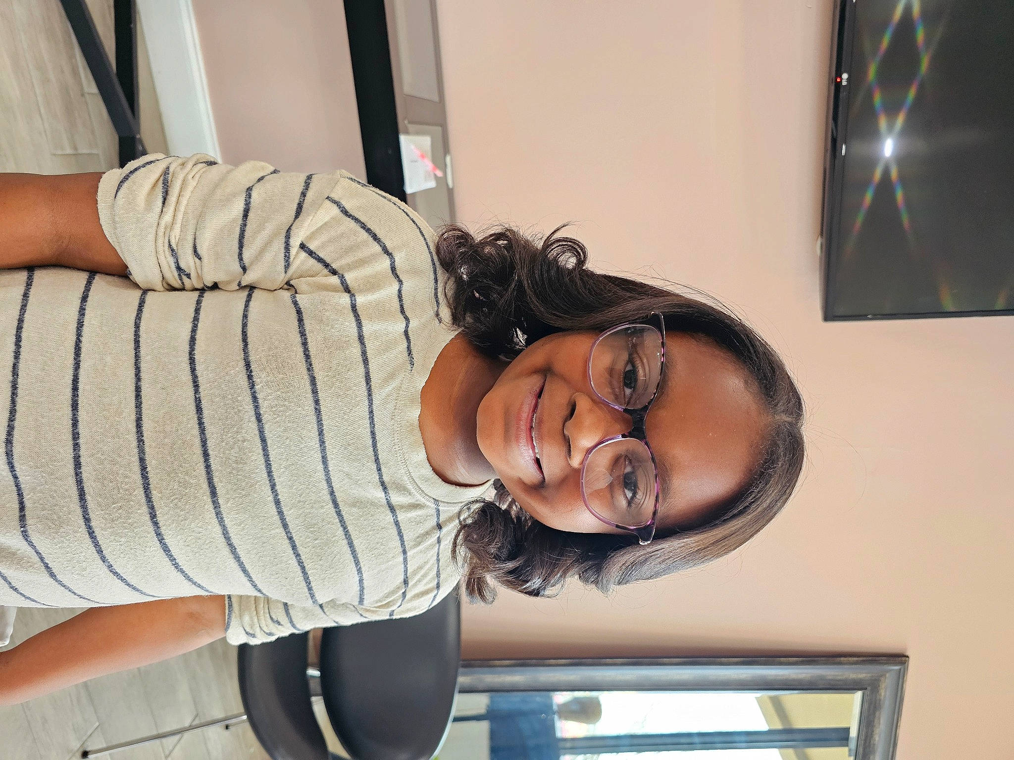 Noni is registered to the contest to win money with this photo: abdomen, chest, comfort, elbow, eyelash, eyewear, fun, glasses, happy, human_leg, joy, knee, pattern, person, room, sitting, smile, thigh, vision_care, waist