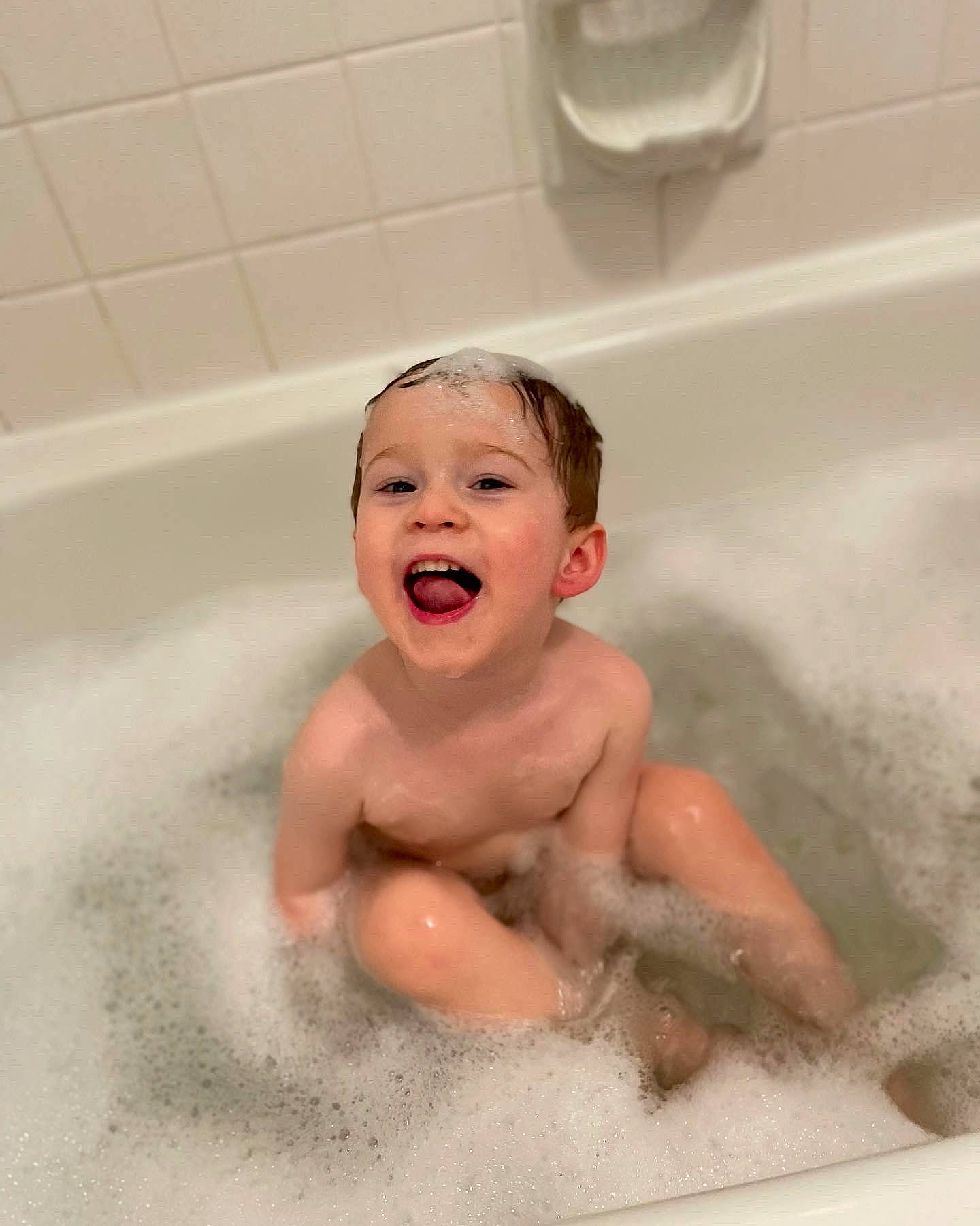 Hunter is registered to the contest to win money with this photo: baby, baby_bathing, bathing, bathroom, bathtub, child, composite_material, fluid, foam, fun, happy, leisure, person, personal_care, plumbing, plumbing_fixture, room, smile, toddler, water