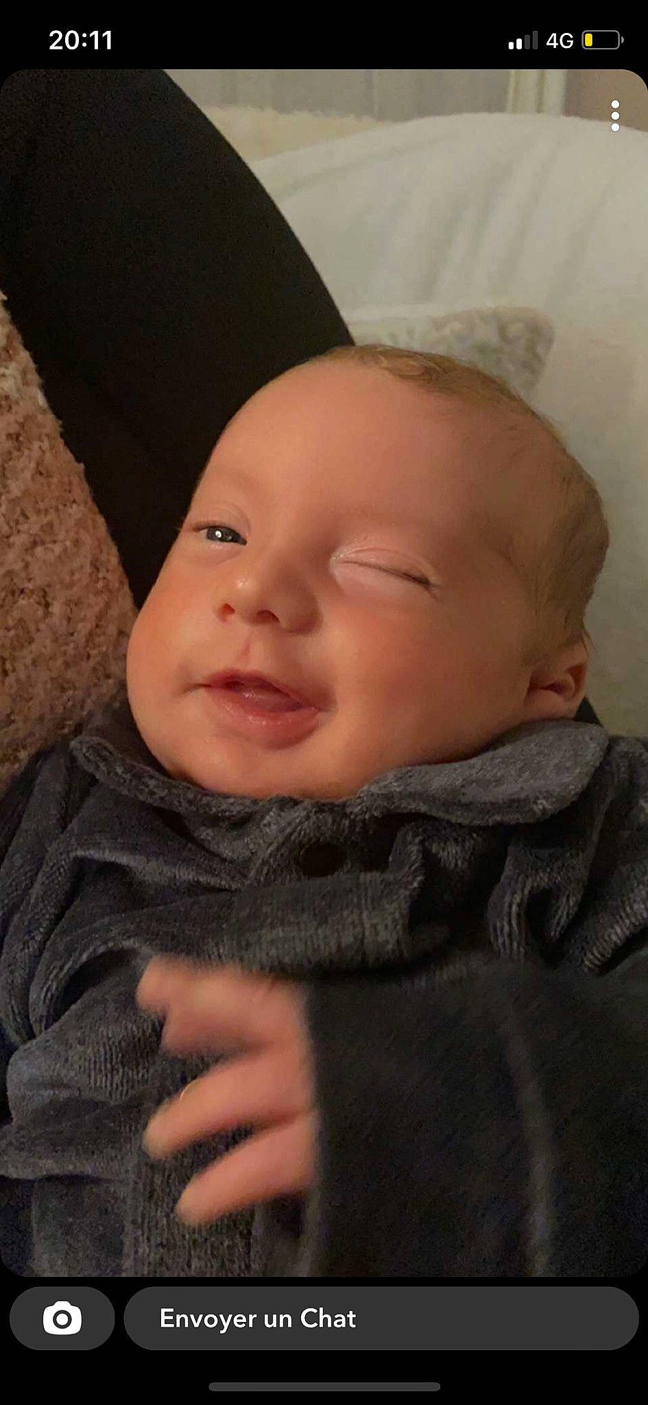 Chaim a rejoint le concours — aidez-le/la à gagner de superbes lots ! baby, baby_toddler_clothing, cheek, chin, comfort, eye, eyebrow, facial_expression, finger, iris, lip, mammal, nose, outerwear, person, skin, sleeve, smile, standing, textile