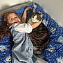 Tom a rejoint le concours — aidez-le/la à gagner de superbes lots ! child, girl, cat, tabby_cat, bed, blanket, blue_blanket, animal, pet, hugging, smiling, indoor, furniture, comfort, cute, young, resting, clothing, white_tights, long_hair