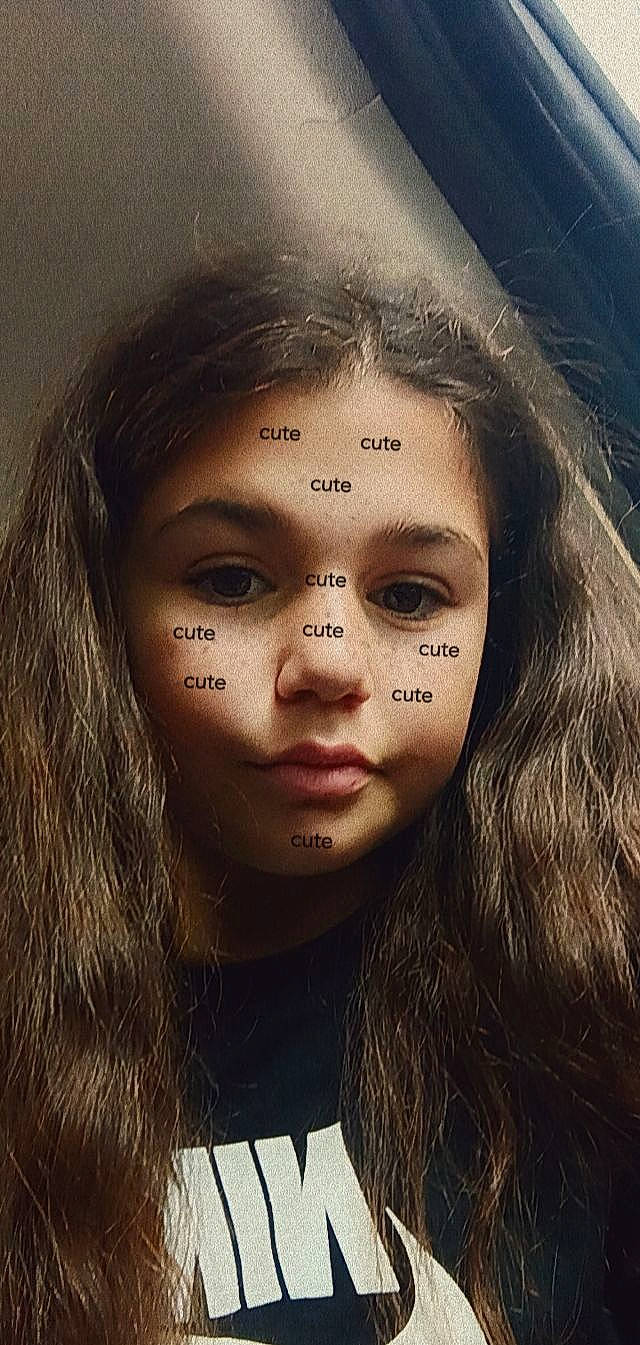 Tina a rejoint le concours — aidez-le/la à gagner de superbes lots ! black_hair, cheek, chin, cool, eyebrow, eyelash, facial_expression, flash_photography, happy, iris, jaw, lip, long_hair, monochrome, mouth, no_expression, nose, person, selfie, skin