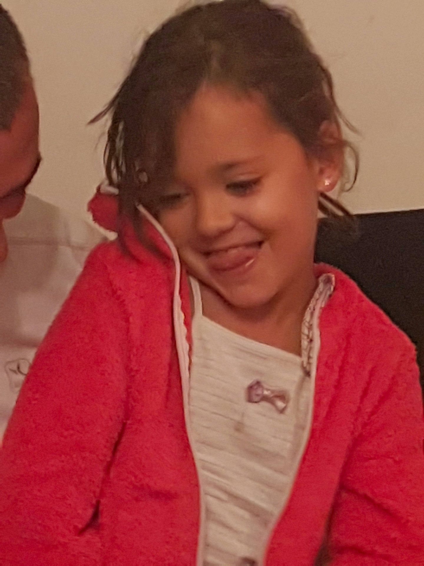 C?lia a rejoint le concours — aidez-le/la à gagner de superbes lots ! cheek, child, chin, ear, forehead, fun, girl, joy, lip, neck, nose, outerwear, person, product, skin, smile, textile, toddler