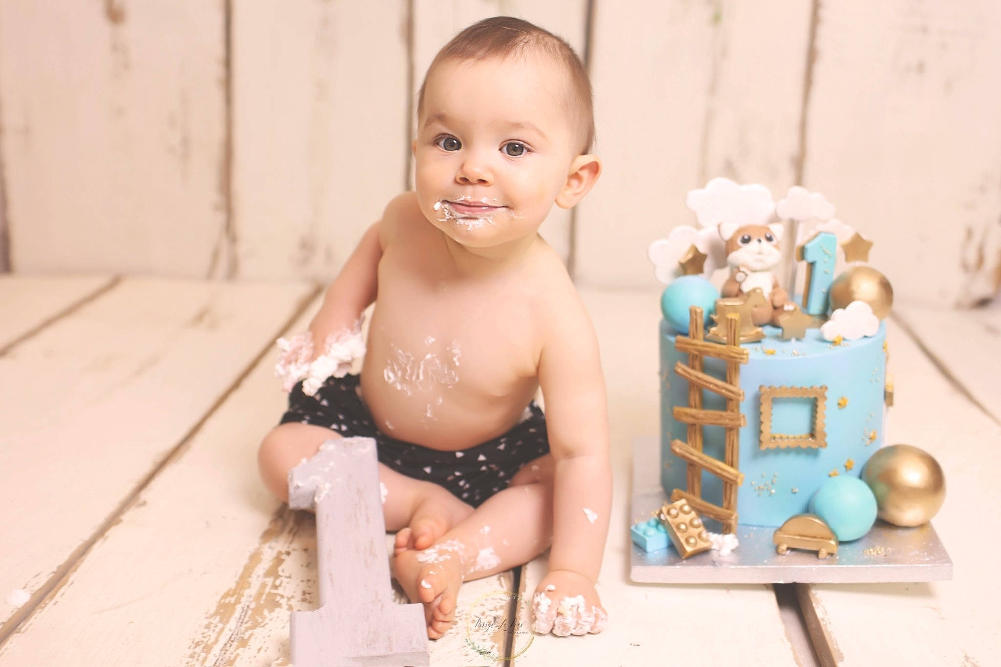 Natéo a rejoint le concours — aidez-le/la à gagner de superbes lots ! abdomen, baby, baby_playing_with_toys, baby_products, baby_toddler_clothing, chest, child, flooring, fun, happy, jewellery, joy, person, play, room, sitting, smile, thigh, toddler, toy