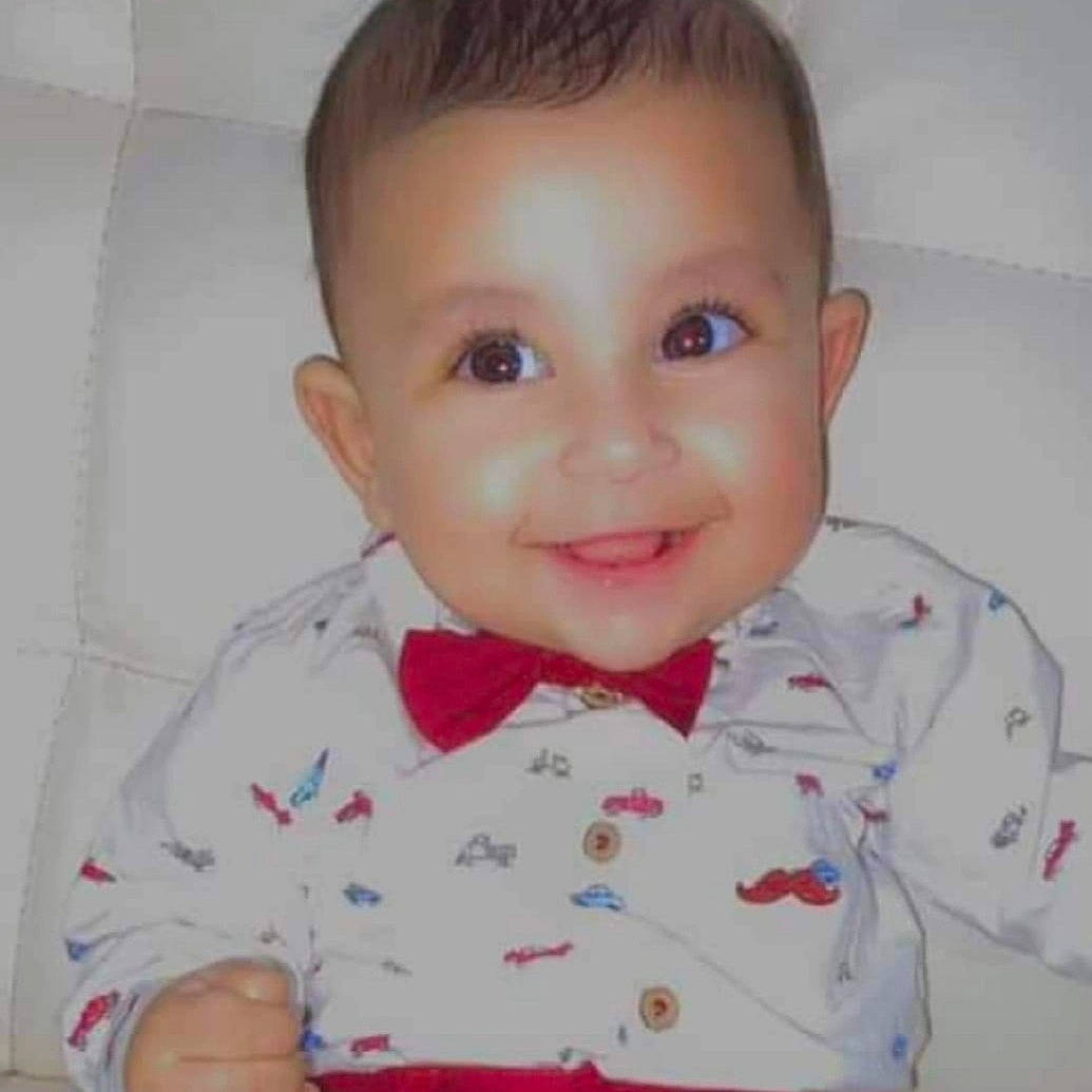 Fernando is registered to the contest to win money with this photo: baby, baby_toddler_clothing, cheek, chin, collar, cool, dress_shirt, eye, eyebrow, happy, head, iris, joy, lip, mouth, neck, nose, person, skin, sleeve