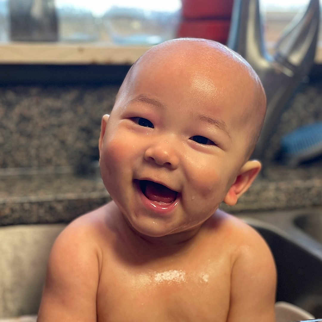 Benjamin is registered to the contest to win money with this photo: baby, babylaughing, bathing, bathtub, bodypart, face, happy, head, laughing, mouth, newborn, person, photography, portrait, smile, teeth, tub