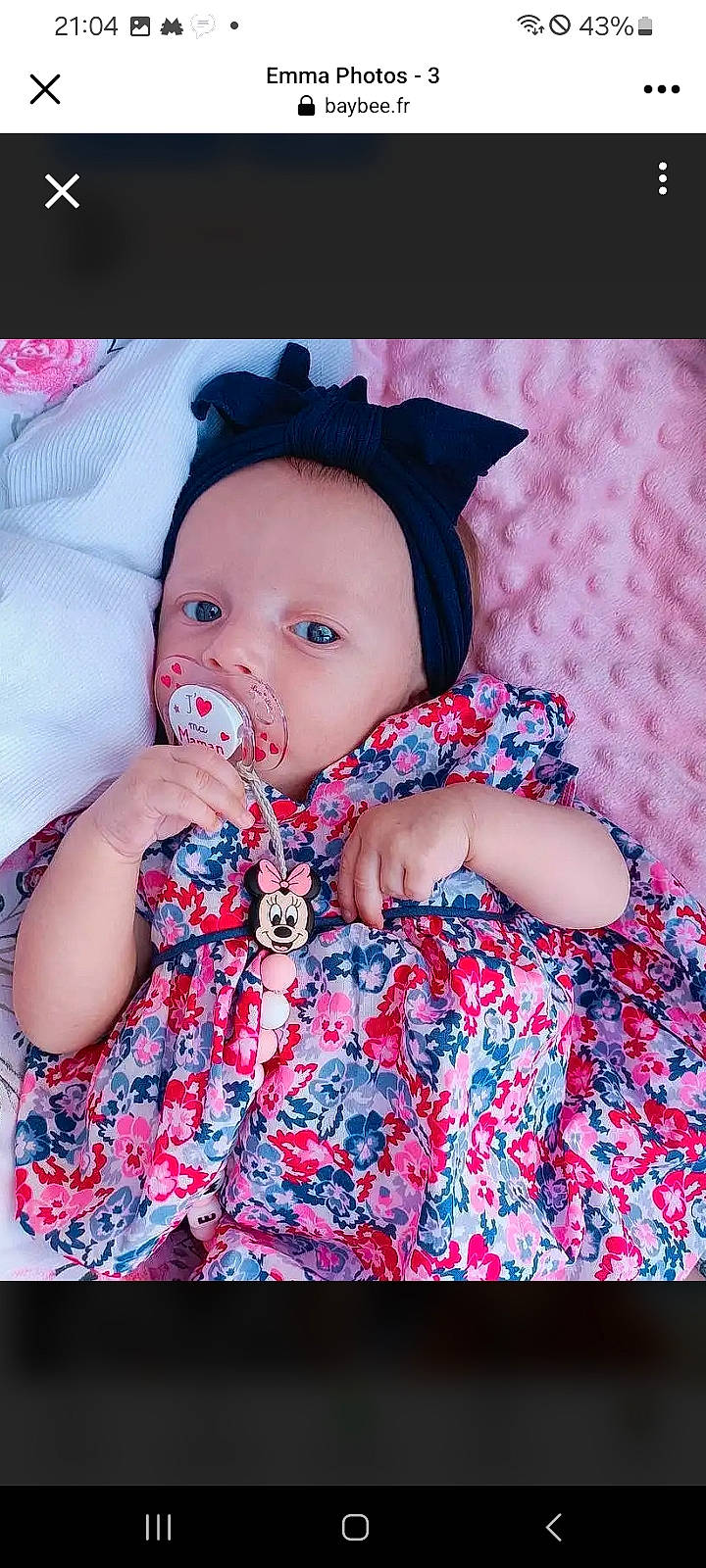 Emma a rejoint le concours — aidez-le/la à gagner de superbes lots ! baby, baby_toddler_clothing, cap, child, collar, electric_blue, fashion_accessory, flash_photography, happy, hat, iris, lip, magenta, pattern, person, pink, purple, skin, sleeve, toddler