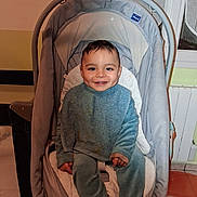 Liham a rejoint le concours — aidez-le/la à gagner de superbes lots ! baby, baby_gear, child, childcare, clothing, cozy, curtain, dimples, face, floor, furniture, happy, home, indoors, person, rocker, seat, smiling, toddler, window