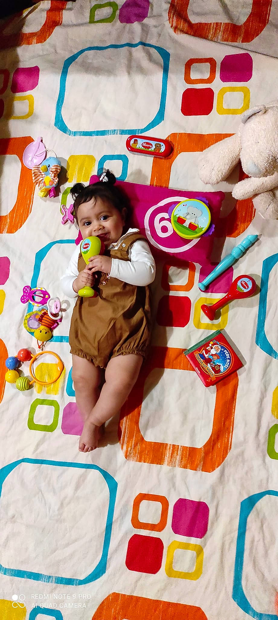 Jana a rejoint le concours — aidez-le/la à gagner de superbes lots ! art, baby_toddler_clothing, child, event, fashion_design, fun, happy, kindergarten, leisure, linens, pattern, person, play, recreation, room, shorts, t_shirt, textile, thigh, toddler