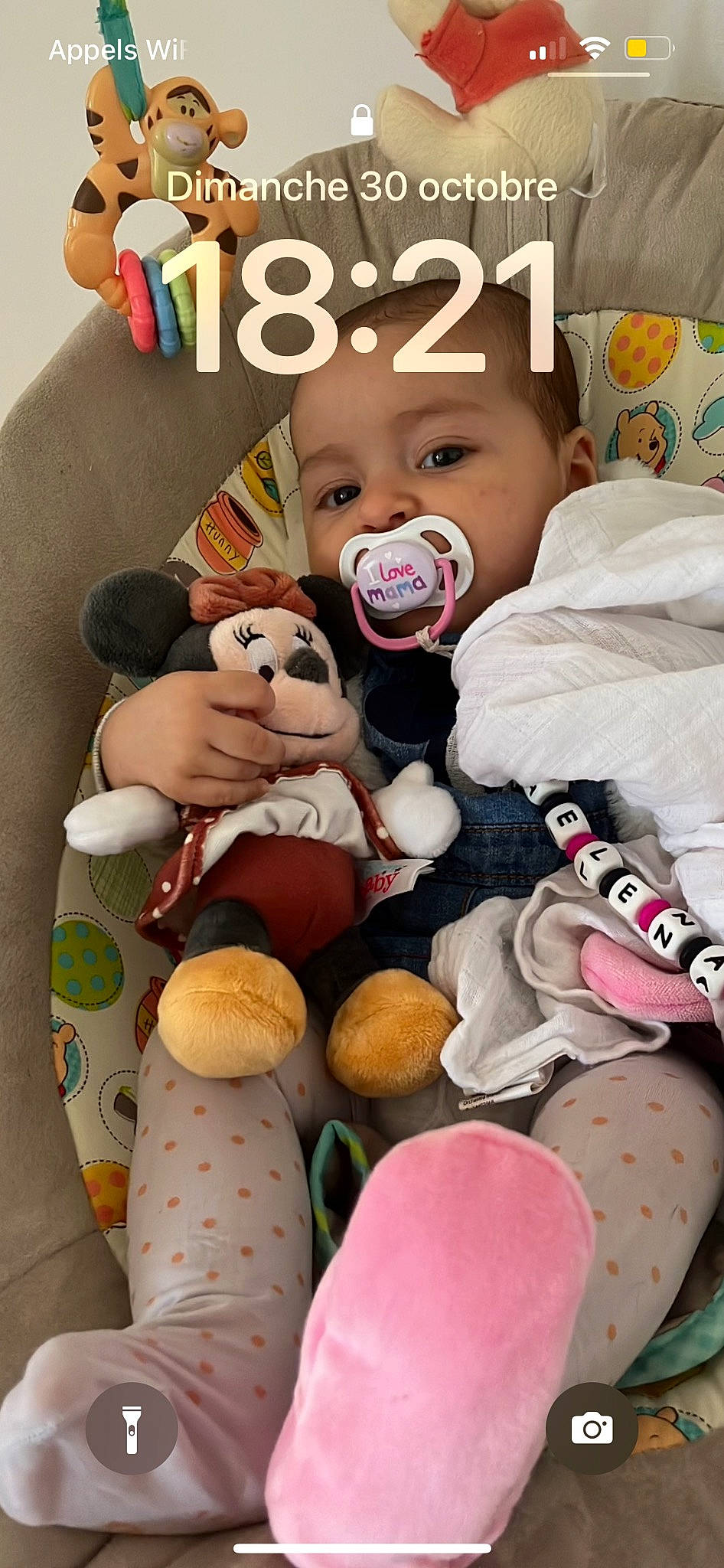 Héléna a rejoint le concours — aidez-le/la à gagner de superbes lots ! baby, baby_products, baby_safety, baby_sleeping, baby_toddler_clothing, cheek, child, comfort, happy, linens, mammal, person, pink, plush, product, room, stuffed_toy, teddy_bear, textile, toddler