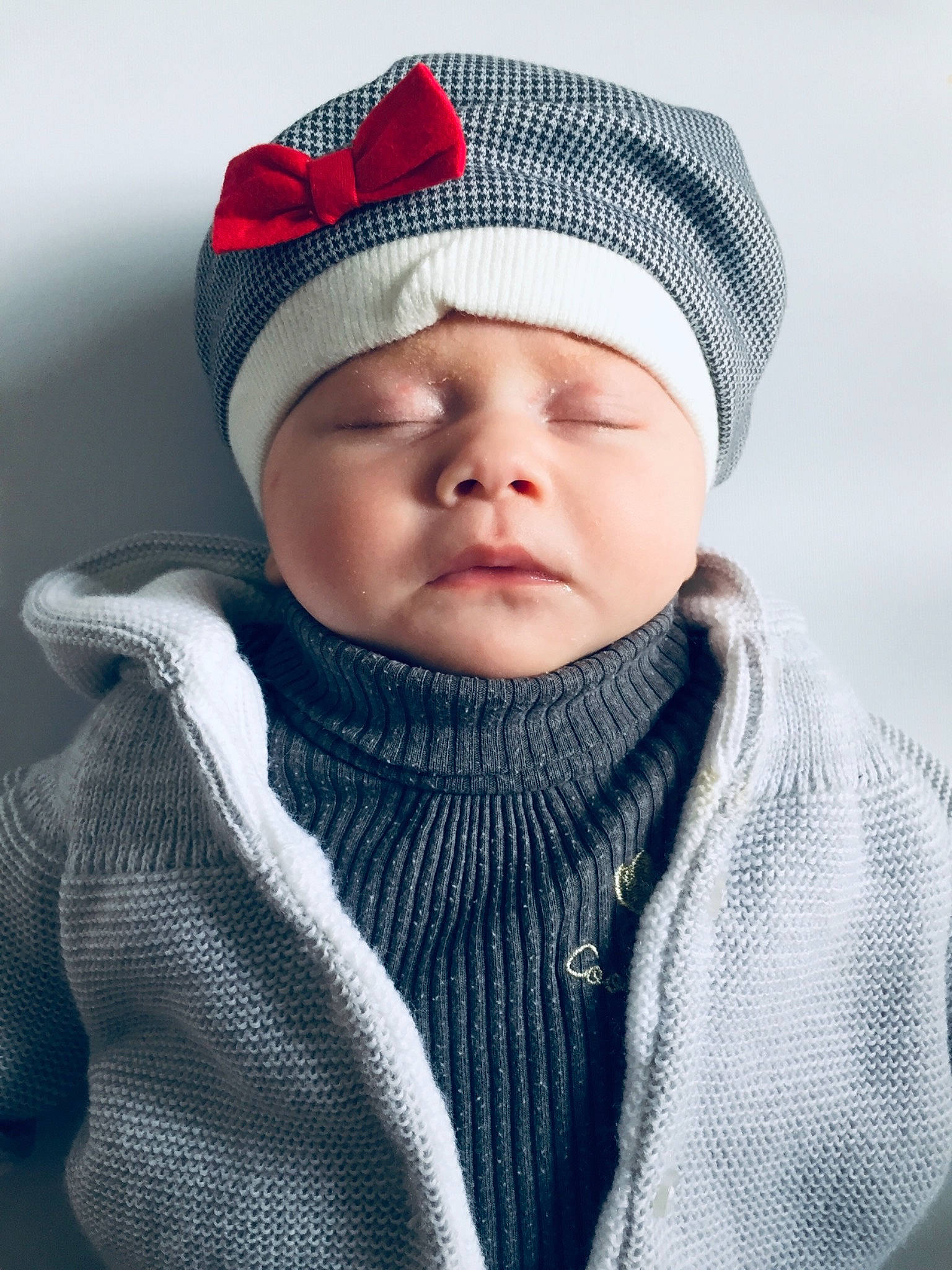 Ninon participe au concours pour gagner de l'argent avec cette photo : baby, beanie, bonnet, cap, cheek, child, clothing, cool, eye, face, head, headgear, headwear, knit_cap, lip, nose, outerwear, person, photography, skin