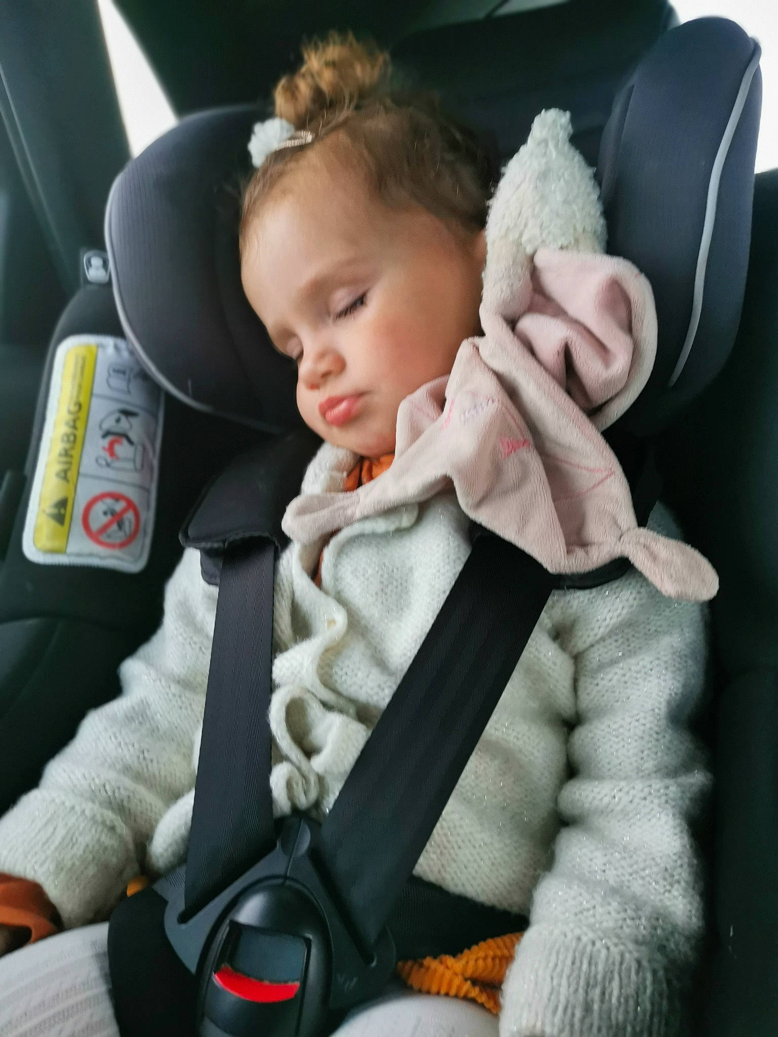 Andréa a rejoint le concours — aidez-le/la à gagner de superbes lots ! auto_part, baby, baby_carriage, baby_in_car_seat, baby_products, baby_safety, baby_toddler_clothing, car_seat, car_seat_cover, child, comfort, family_car, fashion_accessory, happy, head_restraint, person, seat_belt, sitting, sleeve, steering_wheel