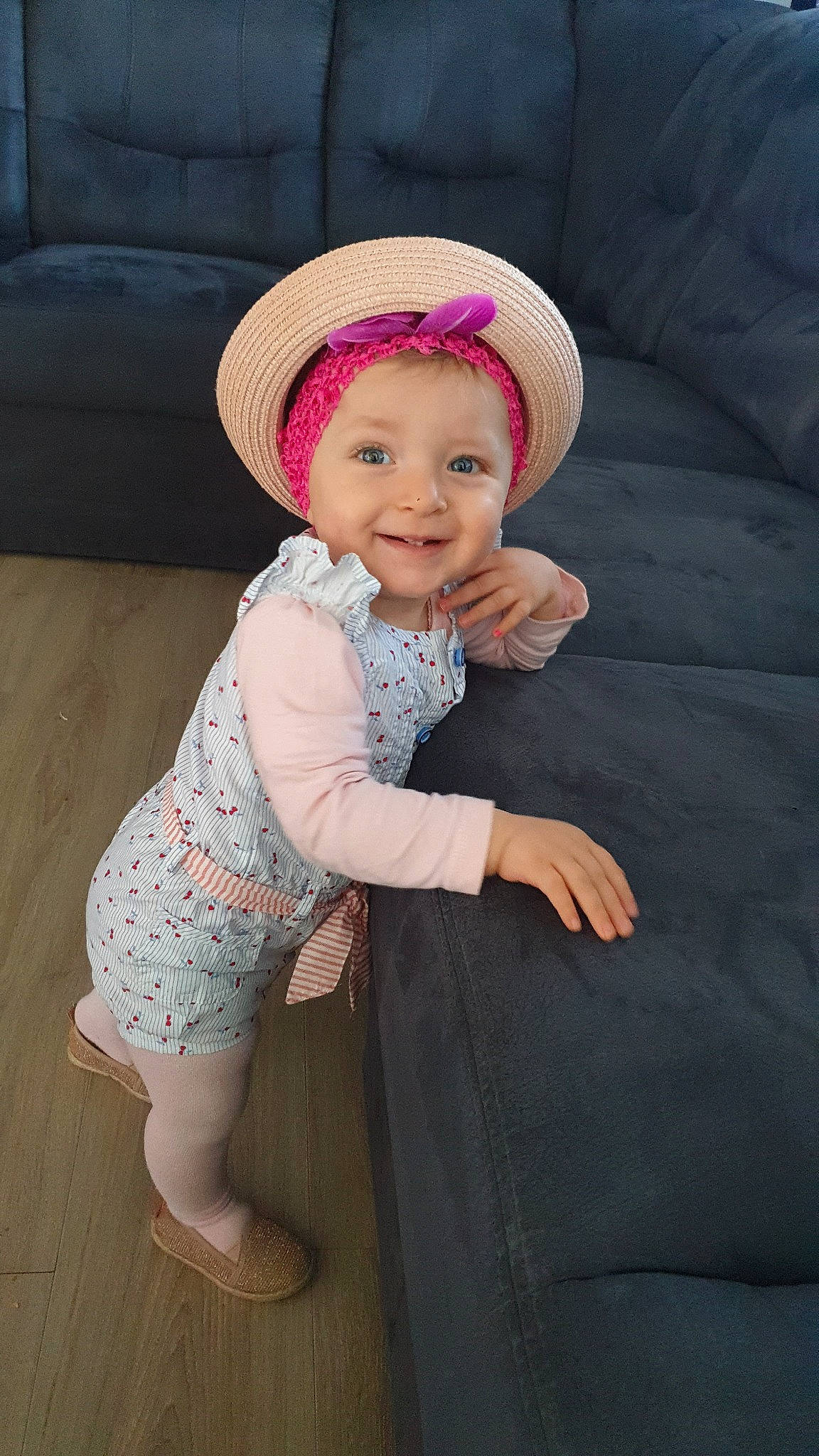 Medina participe au concours pour gagner de l'argent avec cette photo : baby, baby_toddler_clothing, bonnet, child, clothing, hat, headgear, joy, person, pink, sun_hat, toddler