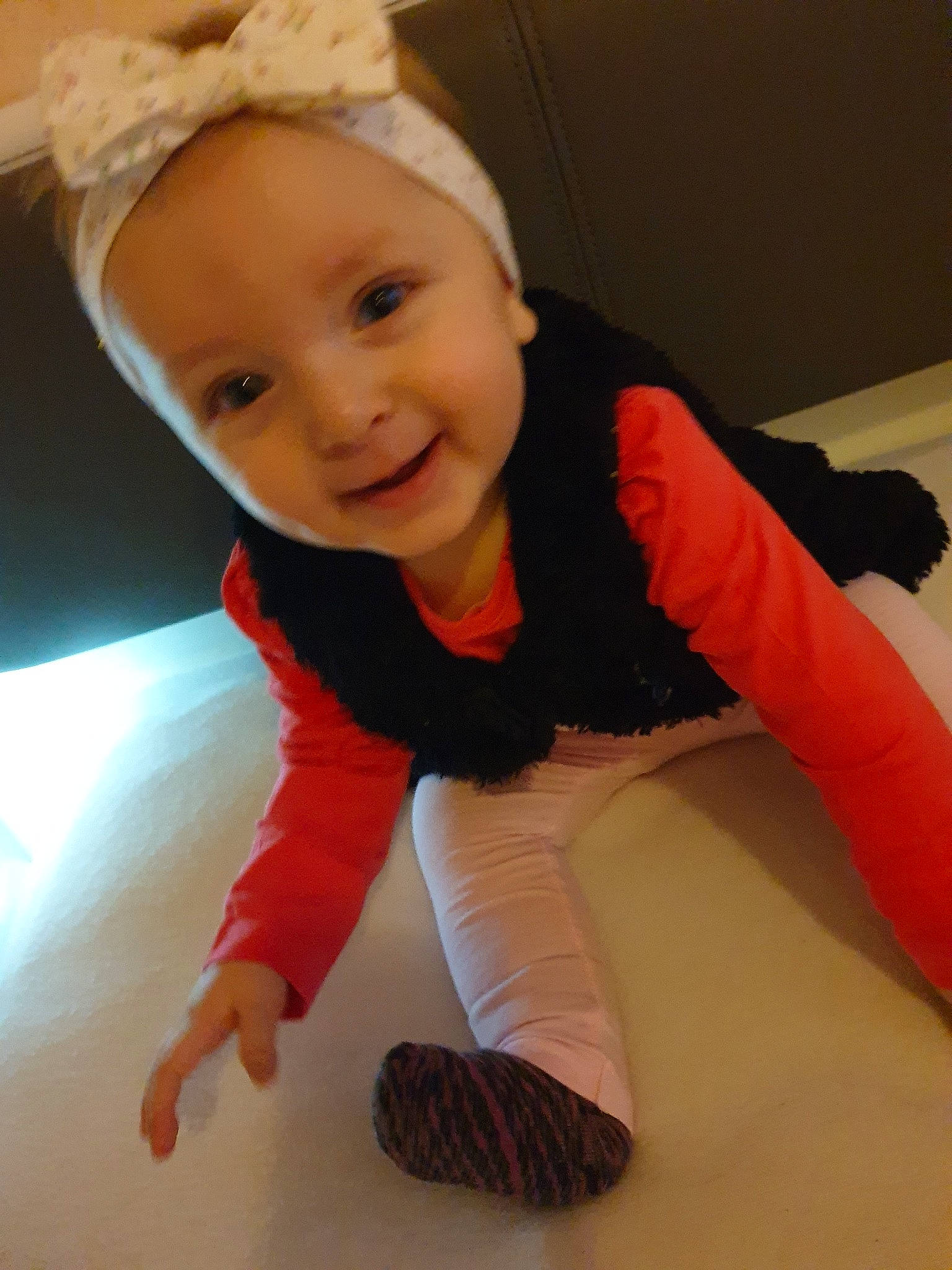 Medina a rejoint le concours — aidez-le/la à gagner de superbes lots ! arm, baby, cheek, child, ear, finger, person, play, skin, toddler