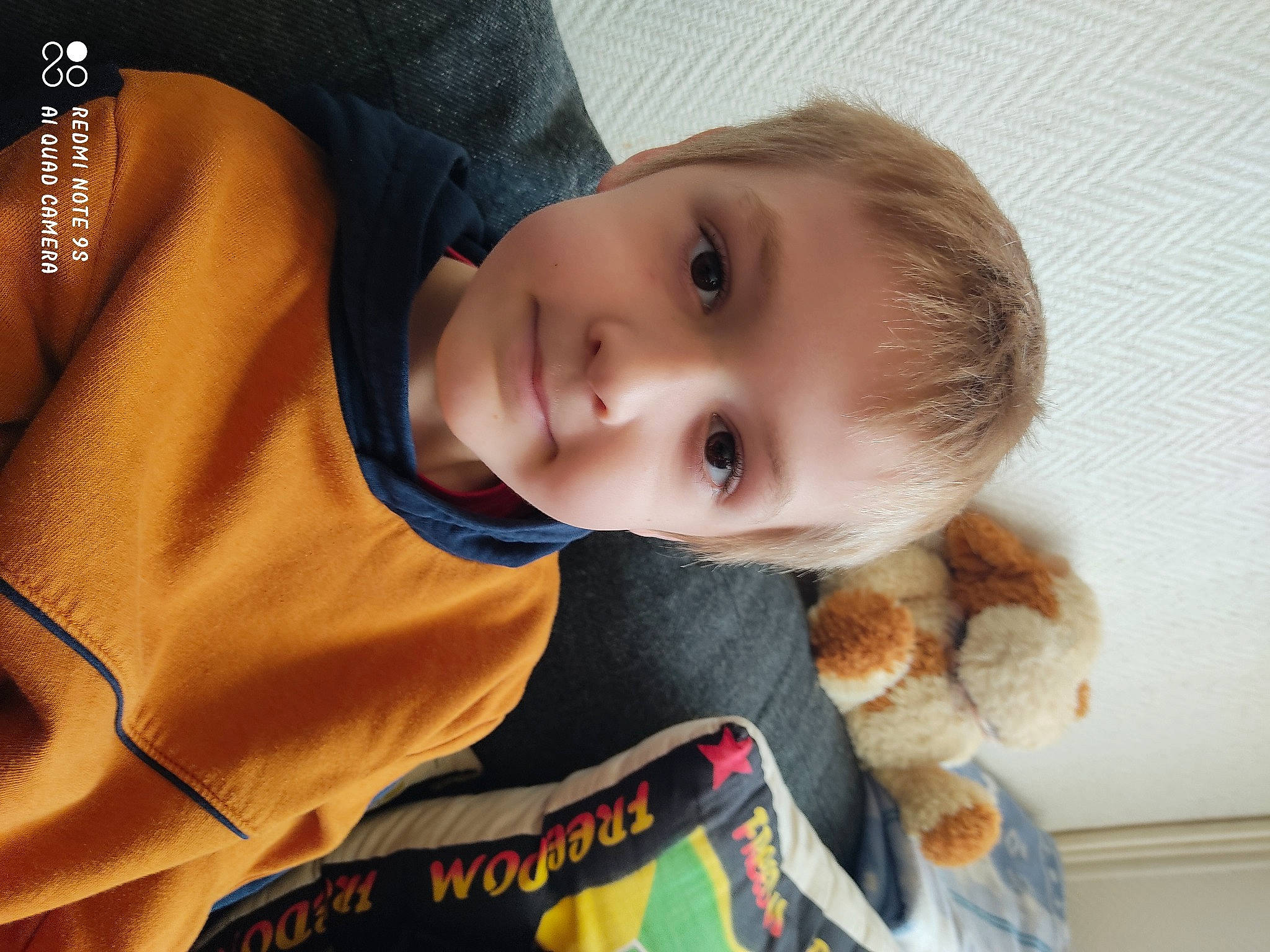 Corentin a rejoint le concours — aidez-le/la à gagner de superbes lots ! baby, baby_toddler_clothing, beauty, brown_hair, cheek, child, eye, face, happy, iris, lip, mammal, nose, person, skin, sleeve, textile, toddler, toy, tree