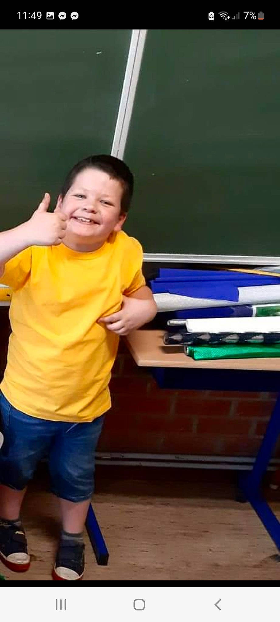 Aleandro participe au concours pour gagner de l'argent avec cette photo : bench, child, elbow, electric_blue, flash_photography, fun, gesture, happy, joy, leisure, person, play, recreation, room, shorts, sleeve, smile, standing, t_shirt, table