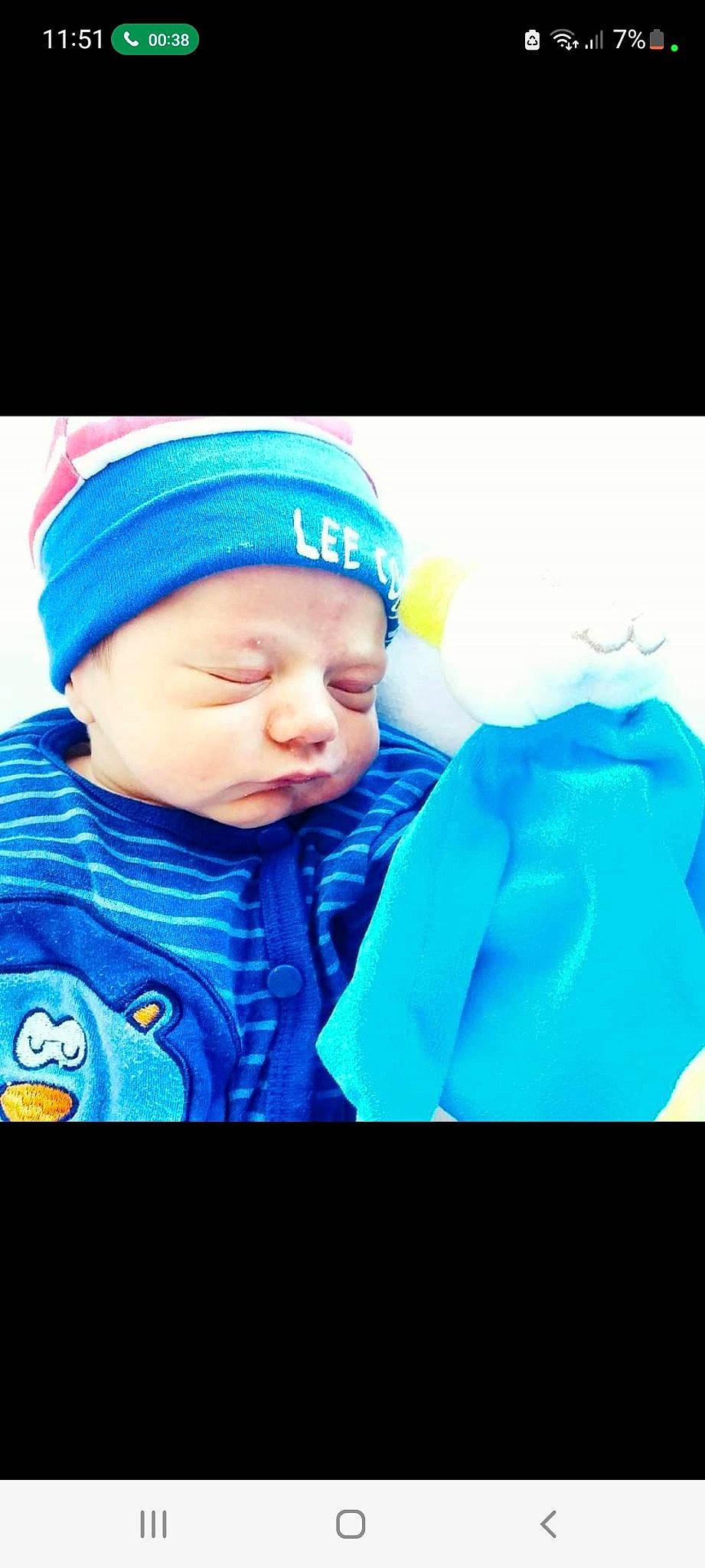 Diego participe au concours pour gagner de l'argent avec cette photo : baby, baby_toddler_clothing, beanie, cap, cheek, child, comfort, electric_blue, flash_photography, fun, happy, headwear, hood, jacket, knit_cap, magenta, outerwear, person, purple, sleeve