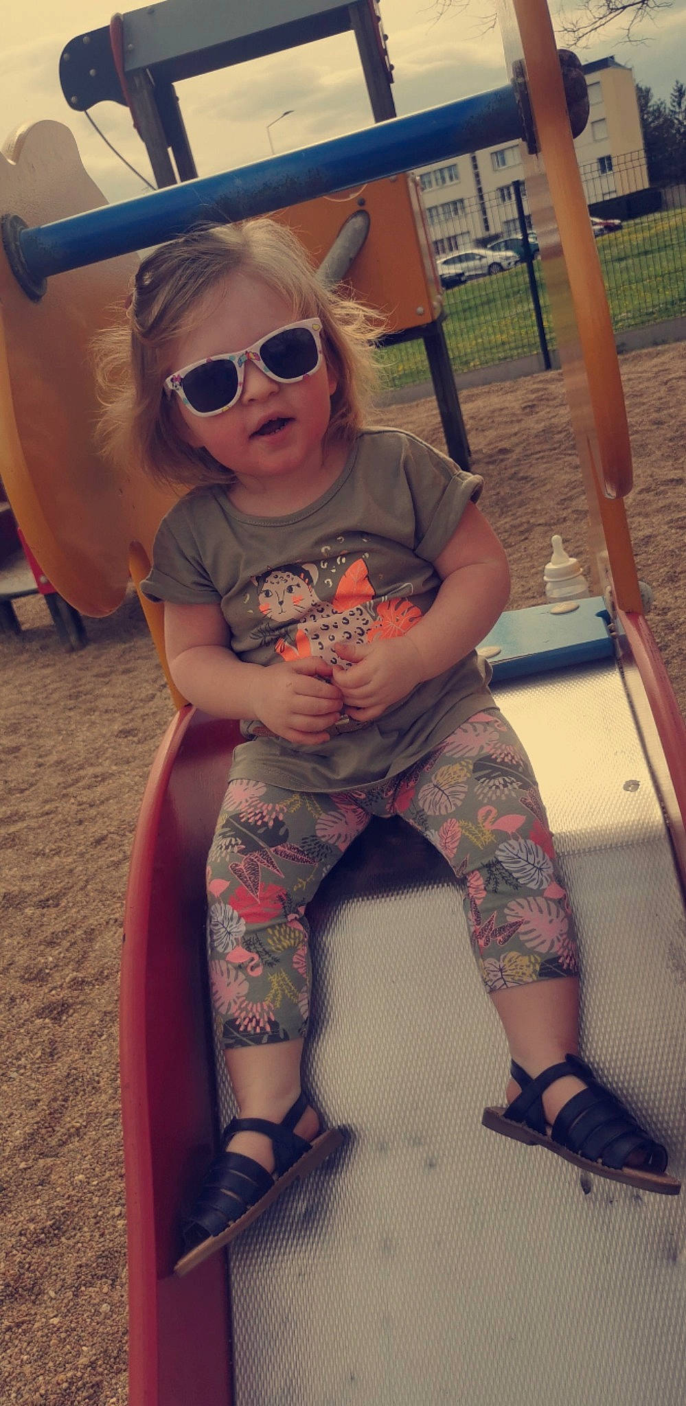 Naomie a rejoint le concours — aidez-le/la à gagner de superbes lots ! cool, eyewear, fashion, goggles, hairstyle, happy, hat, joint, knee, leisure, mouth, person, shoe, shoulder, sleeve, summer, sunglasses, t_shirt, thigh, toddler