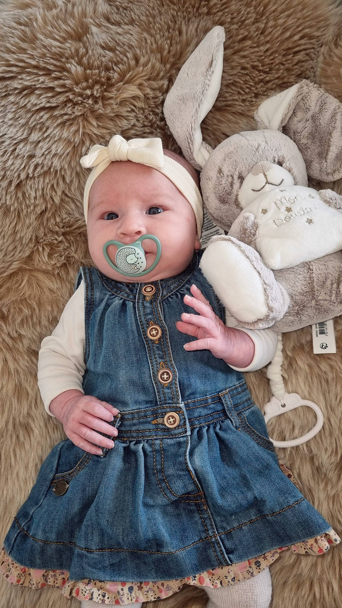 Kamélya participe au concours pour gagner de l'argent avec cette photo : baby_toddler_clothing, cheek, clothing, doll, dress, eye, eyelash, face, fawn, head, headgear, headwear, human_body, iris, outerwear, person, pink, skin, sleeve, textile