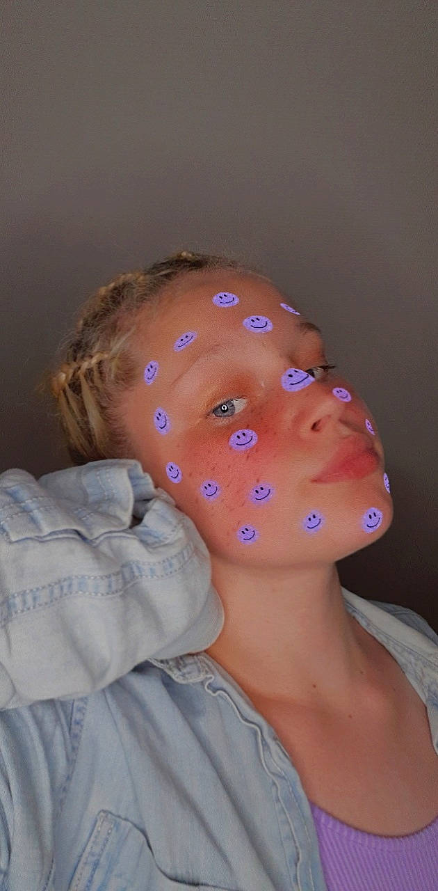 Sandy a rejoint le concours — aidez-le/la à gagner de superbes lots ! child, chin, ear, electric_blue, eyebrow, eyelash, fashion_accessory, flash_photography, forehead, fun, hair_accessory, headgear, headpiece, lip, neck, pattern, person, personal_protective_equipment, shoulder, sleeve