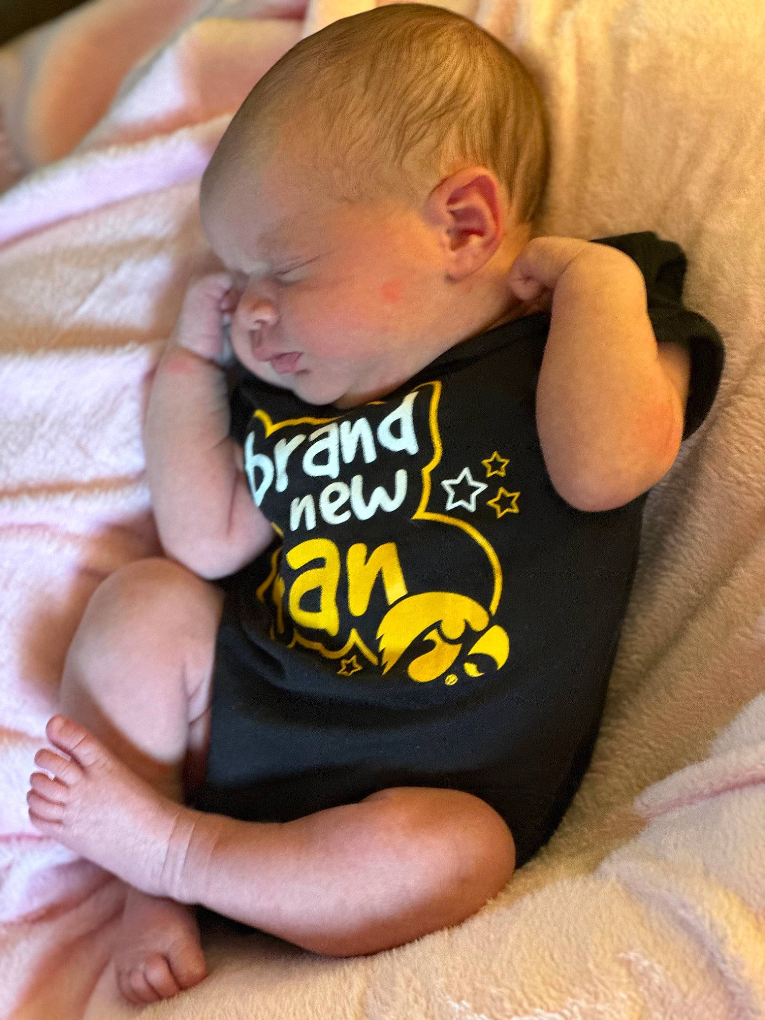 Raelynn is registered to the contest to win money with this photo: baby, baby_toddler_clothing, cheek, comfort, finger, glasses, hair, hand, happy, head, human_body, joint, mouth, neck, nose, person, skin, sleeve, stomach, thigh