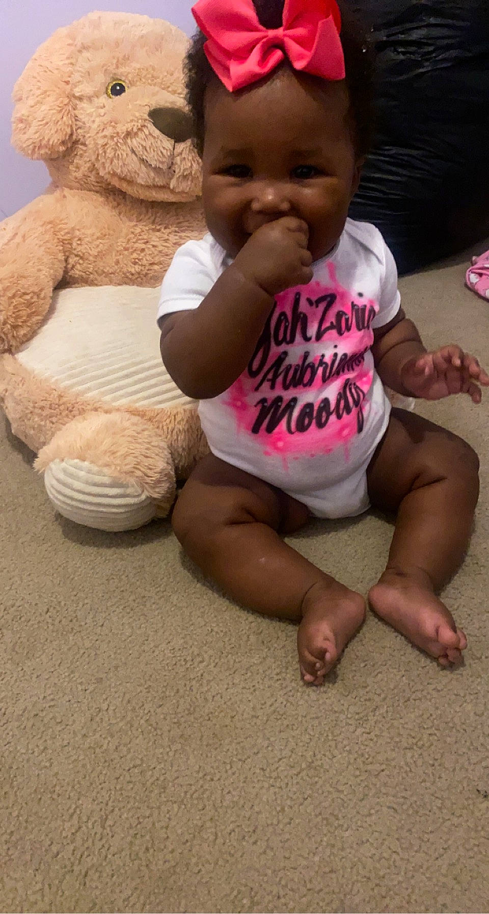 Jahzaria is registered to the contest to win money with this photo: arm, cheek, eye, face, facial_expression, hand, head, human_body, joint, leg, mouth, nose, organ, person, product, shoe, skin, smile, textile, toy