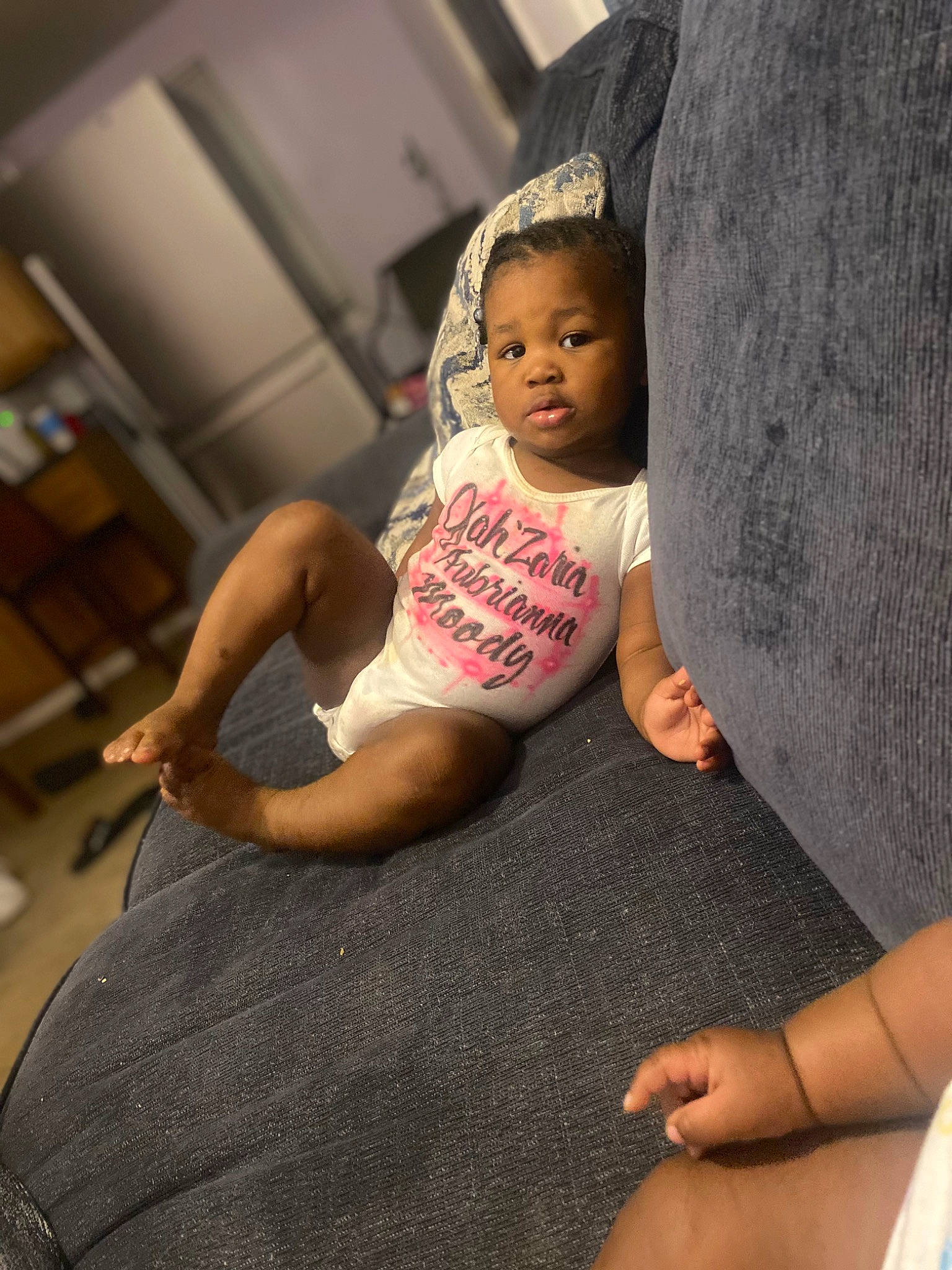 Jahzaria is registered to the contest to win money with this photo: black_hair, comfort, elbow, facial_expression, finger, flash_photography, floor, flooring, hand, happy, head, human_body, joint, knee, leg, muscle, person, shoulder, skin, thigh