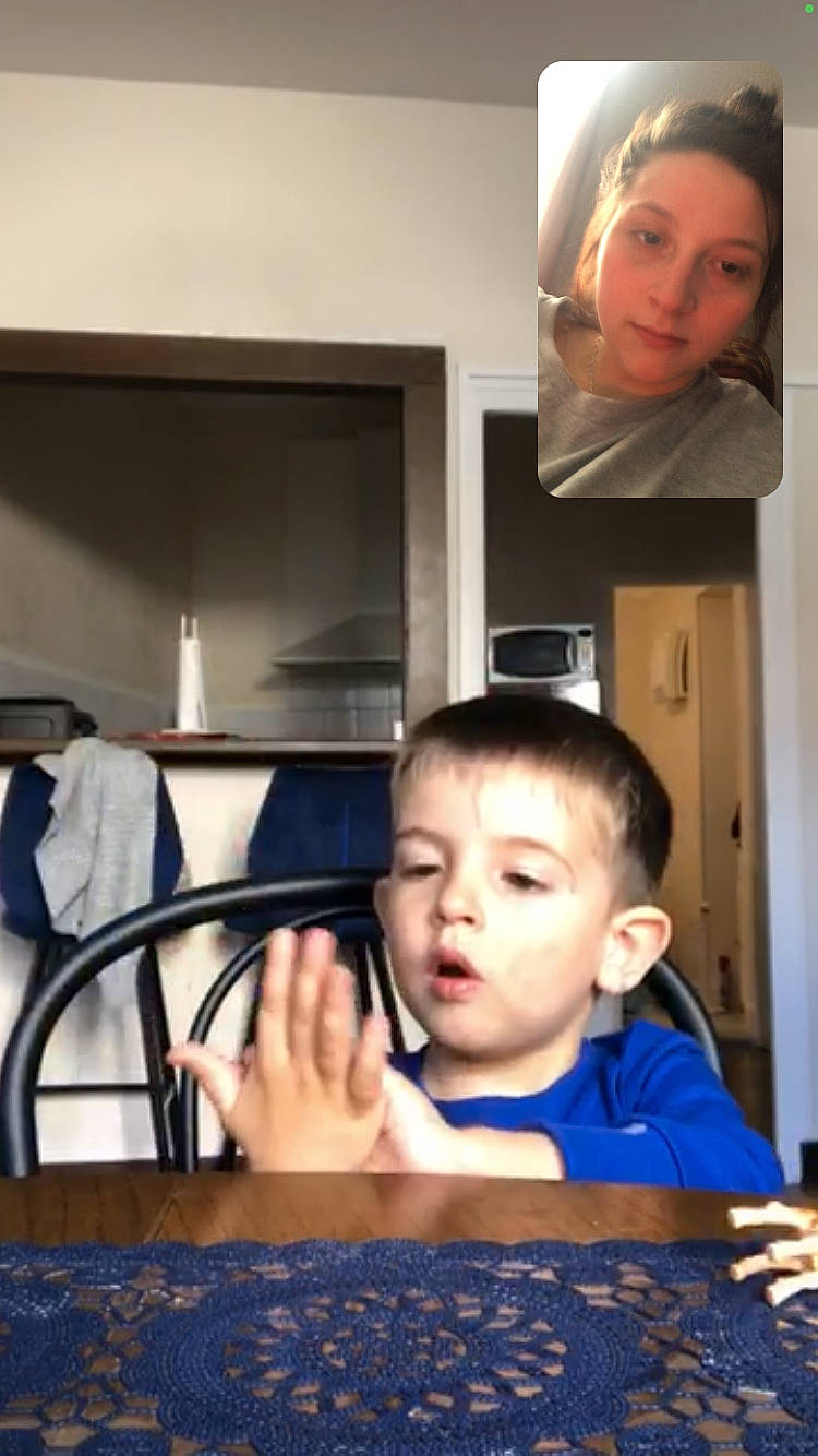 Kenzo participe au concours pour gagner de l'argent avec cette photo : chair, cheek, child, chin, electronic_device, eyelash, fun, hairstyle, happy, home_appliance, kitchen_appliance, mouth, muscle, nose, person, room, sitting, table, technology, thumb