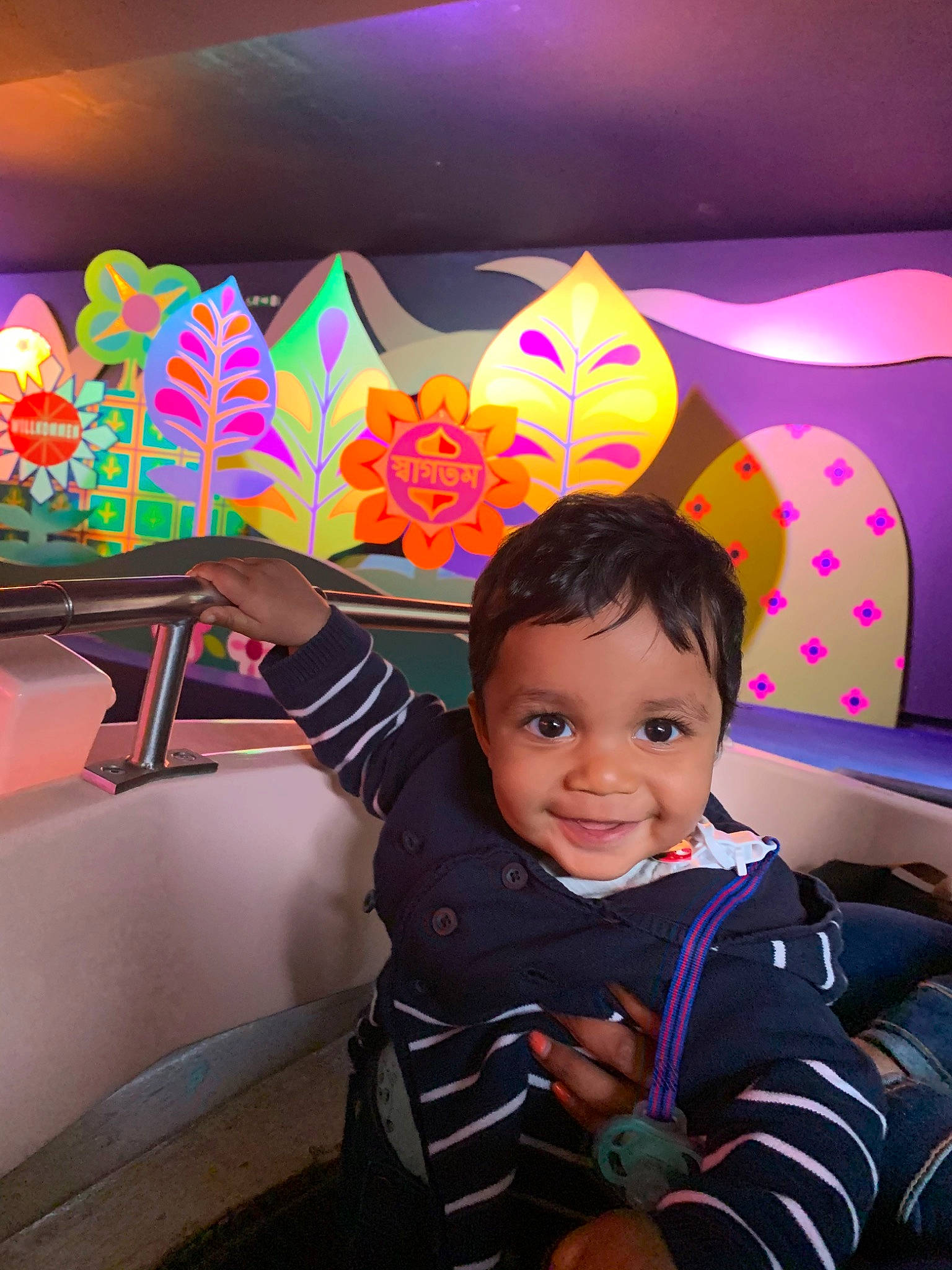 Gabriel a rejoint le concours — aidez-le/la à gagner de superbes lots ! art, automotive_design, beauty, child, design, event, finger, fun, hand, happy, joy, leisure, magenta, person, pink, smile, snapshot, t_shirt, tints_and_shades, toddler