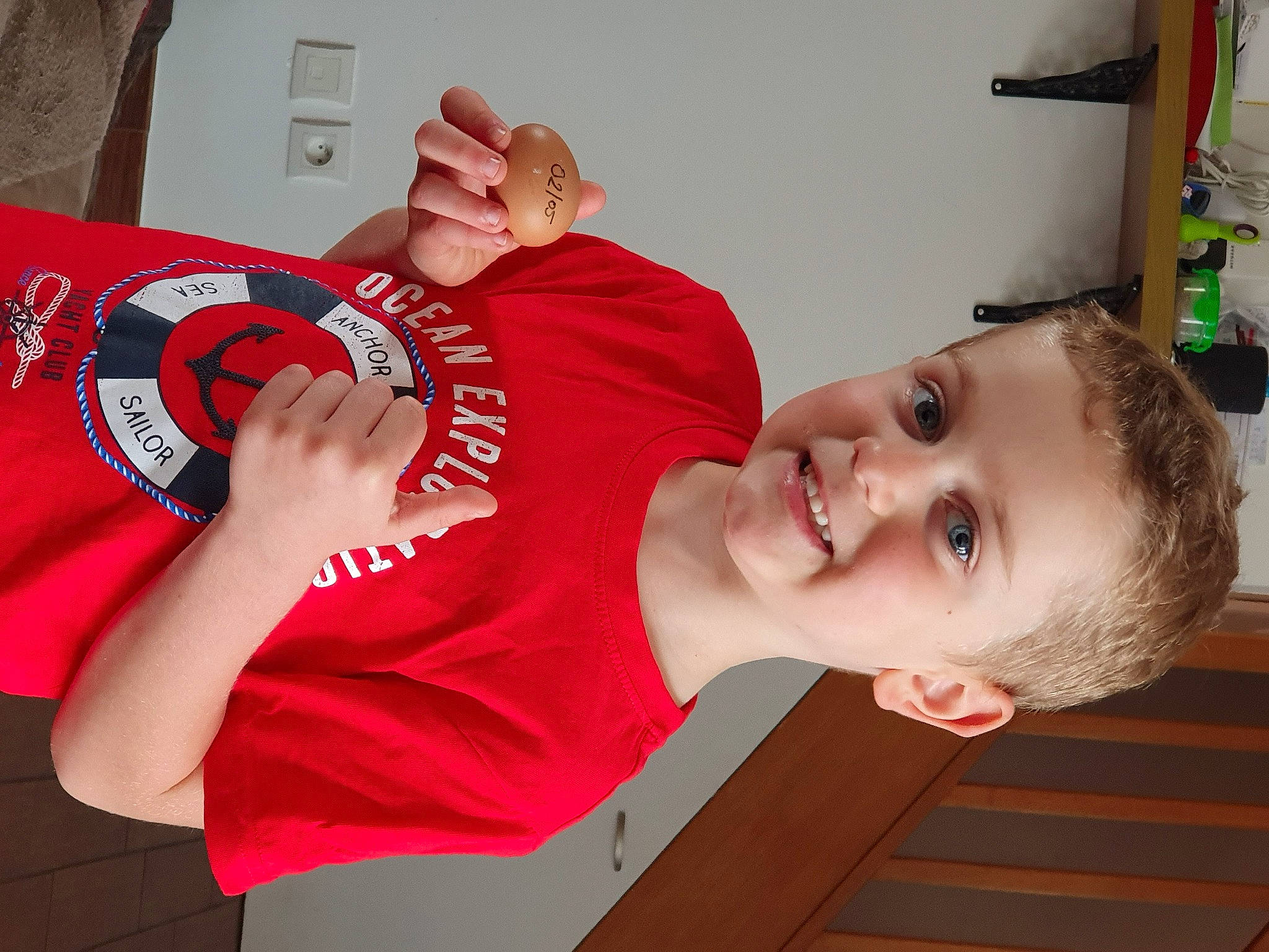 Bastien a rejoint le concours — aidez-le/la à gagner de superbes lots ! child, joy, person, t_shirt