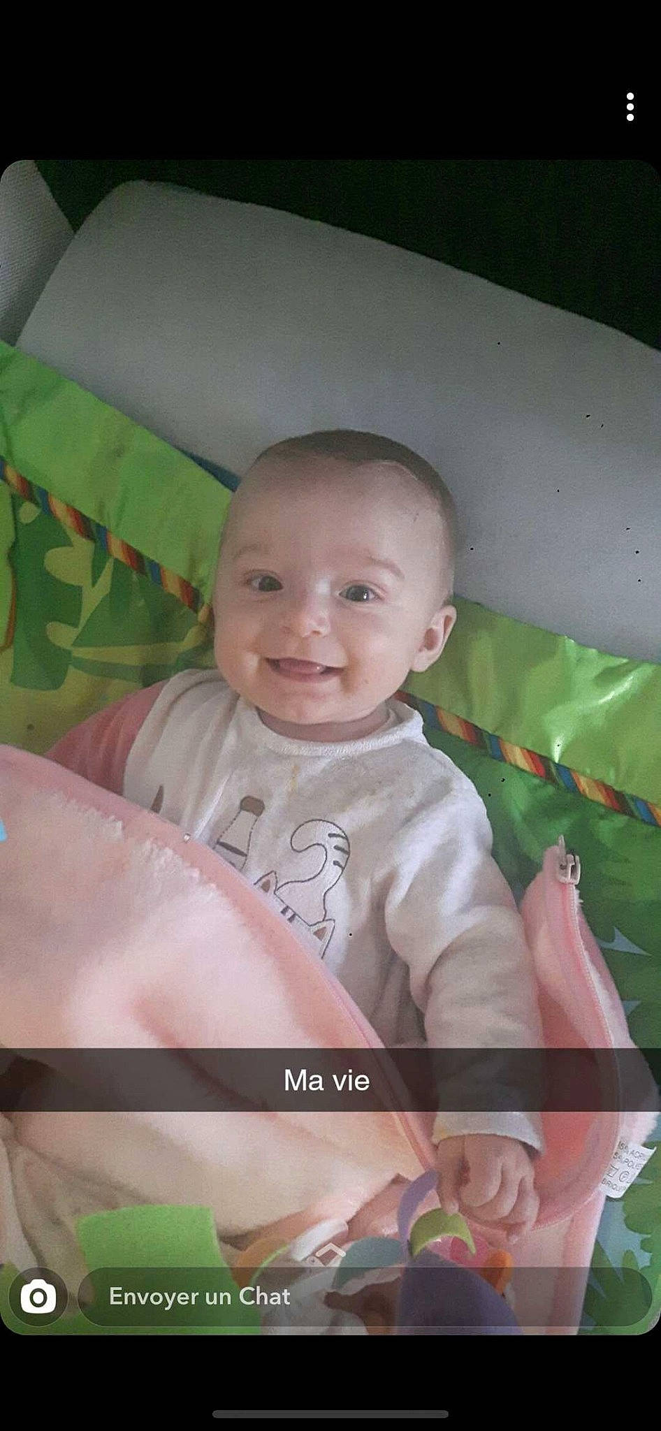 Kelsy a rejoint le concours — aidez-le/la à gagner de superbes lots ! baby, baby_products, cheek, child, eye, face, head, joy, mouth, person, product, sitting, skin, smile, toddler