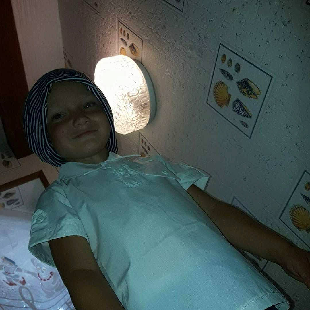 Kylyan participe au concours pour gagner de l'argent avec cette photo : hospital, joy, person, room