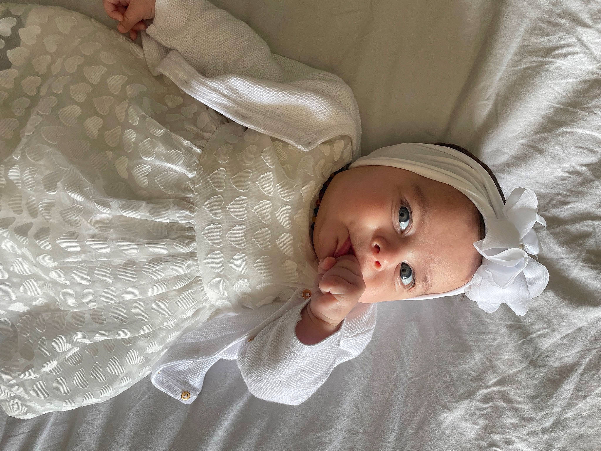 Ayline participe au concours pour gagner de l'argent avec cette photo : baby, baby_products, baby_toddler_clothing, bridal_accessory, child, comfort, dress, embellishment, eye, eyebrow, fashion_accessory, hat, headgear, headpiece, headwear, iris, linens, person, room, toddler