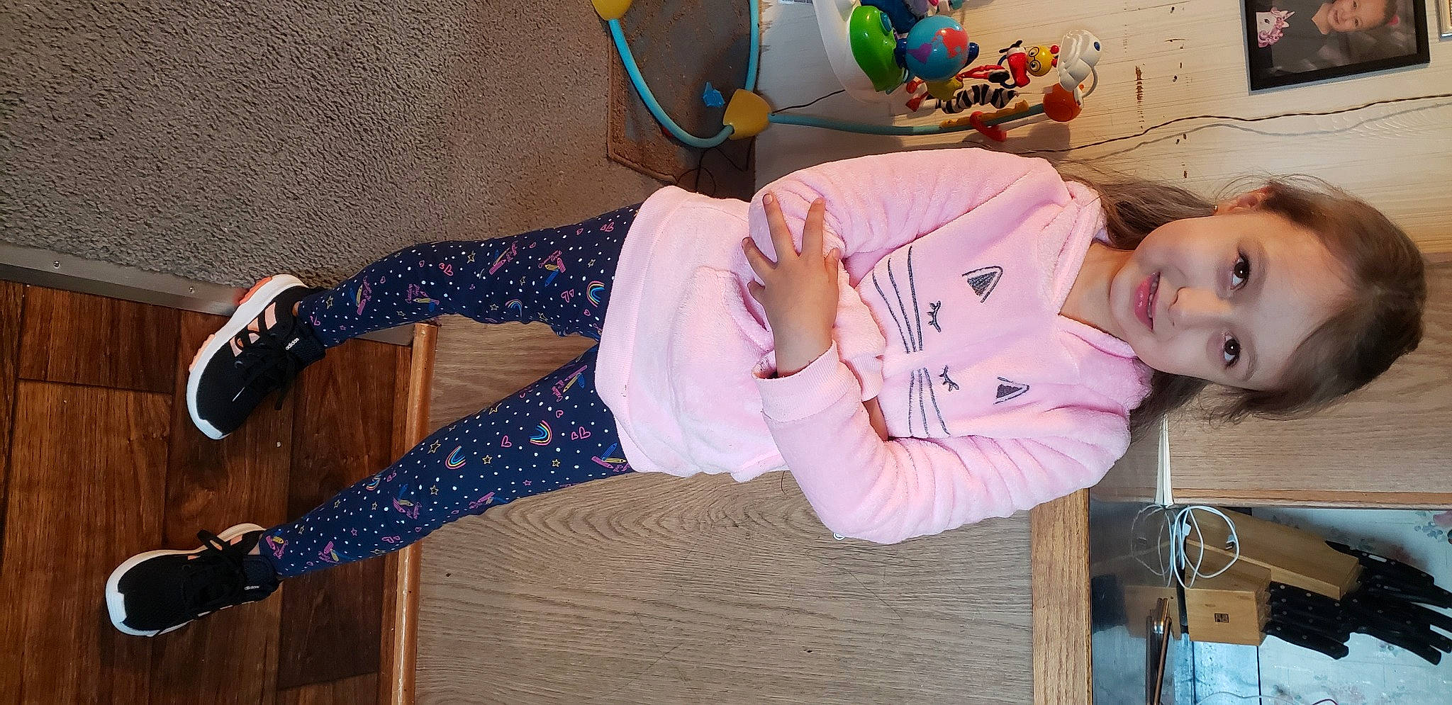 Aryana is registered to the contest to win money with this photo: cool, joy, leg, outerwear, person, pink, selfie, sweater, trunk