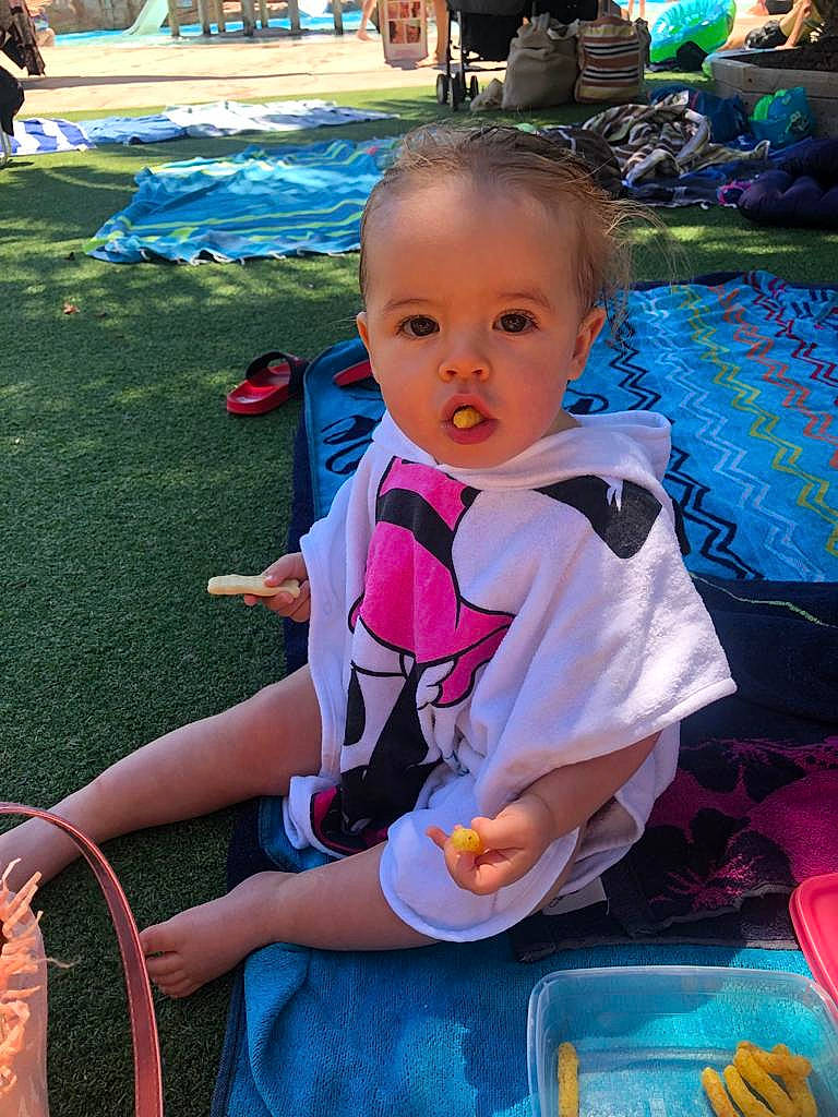 Elena participe au concours pour gagner de l'argent avec cette photo : baby, baby_toddler_clothing, blue, child, city, event, fun, grass, green, happy, leisure, person, photograph, play, recreation, sitting, summer, t_shirt, toddler, vegetable