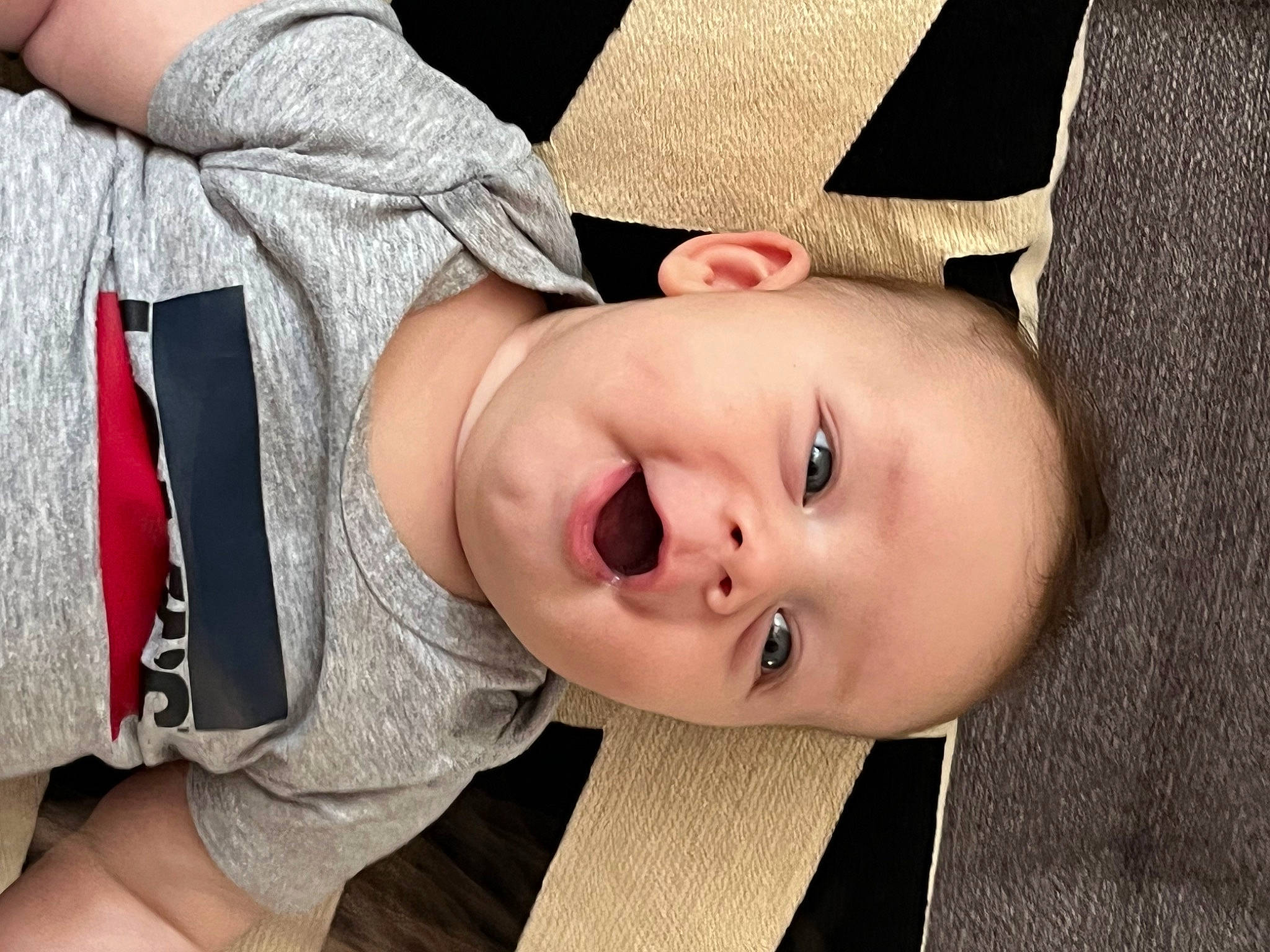 Nohan a rejoint le concours — aidez-le/la à gagner de superbes lots ! baby, baby_toddler_clothing, cheek, child, collar, comfort, elbow, eyelash, happy, hat, lip, neck, nose, pattern, person, portrait_photography, skin, sleeve, toddler, tree