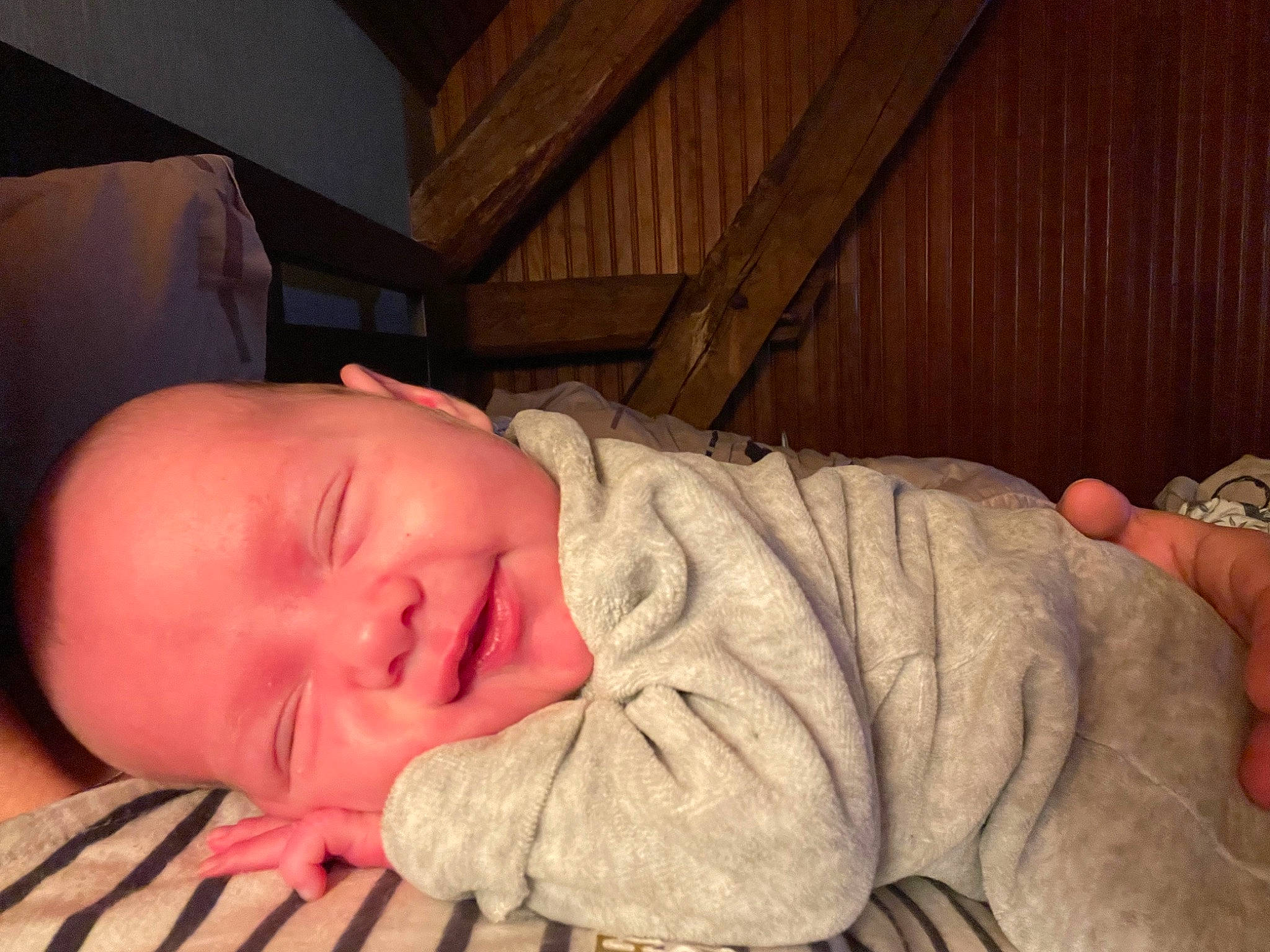 Lilou a rejoint le concours — aidez-le/la à gagner de superbes lots ! baby, baby_sleeping, baby_toddler_clothing, bedtime, carmine, cheek, child, chin, comfort, finger, linens, mouth, nap, nose, person, skin, sleeve, thumb, toddler, vertebrate